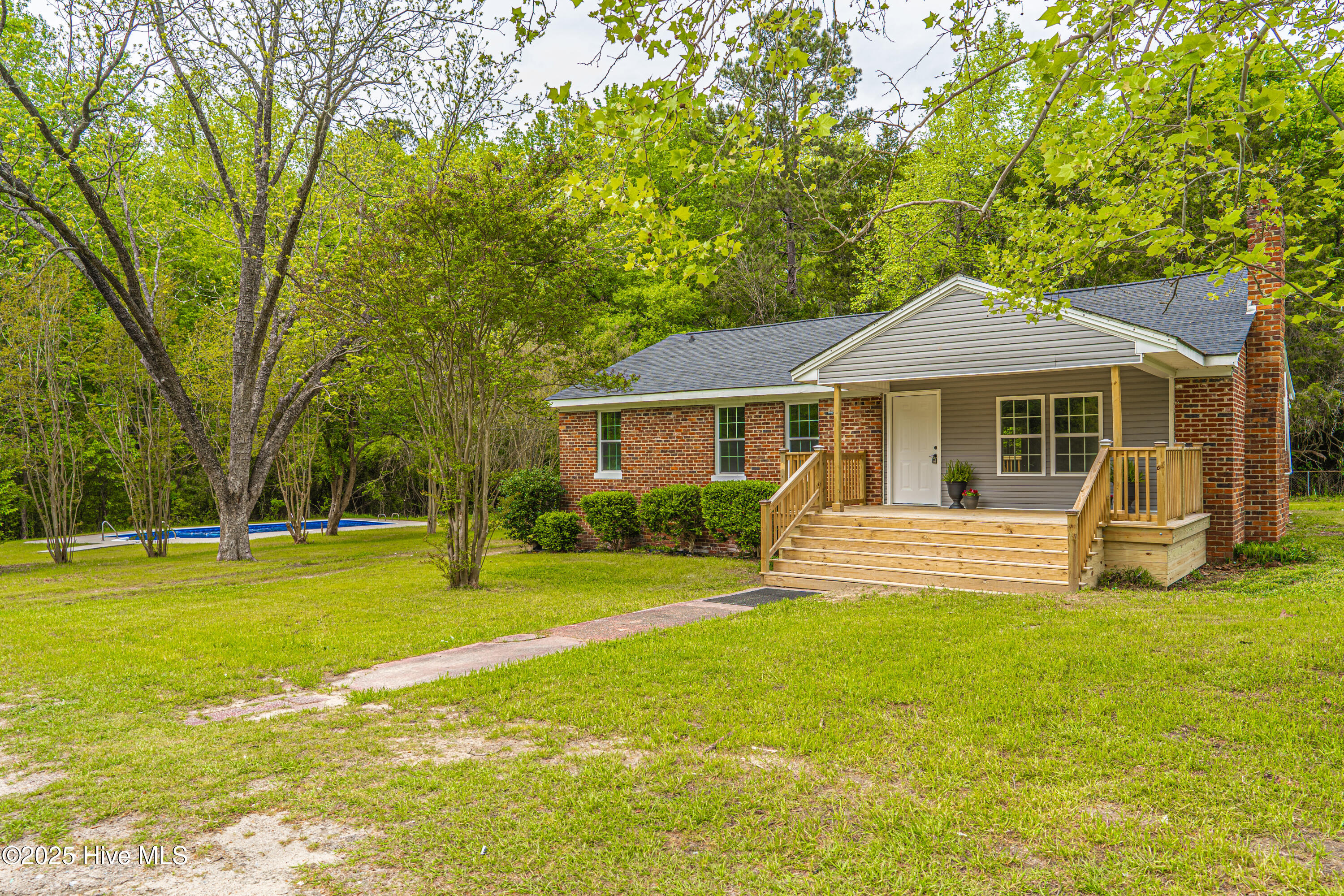 119 Camelot Drive Property Photo