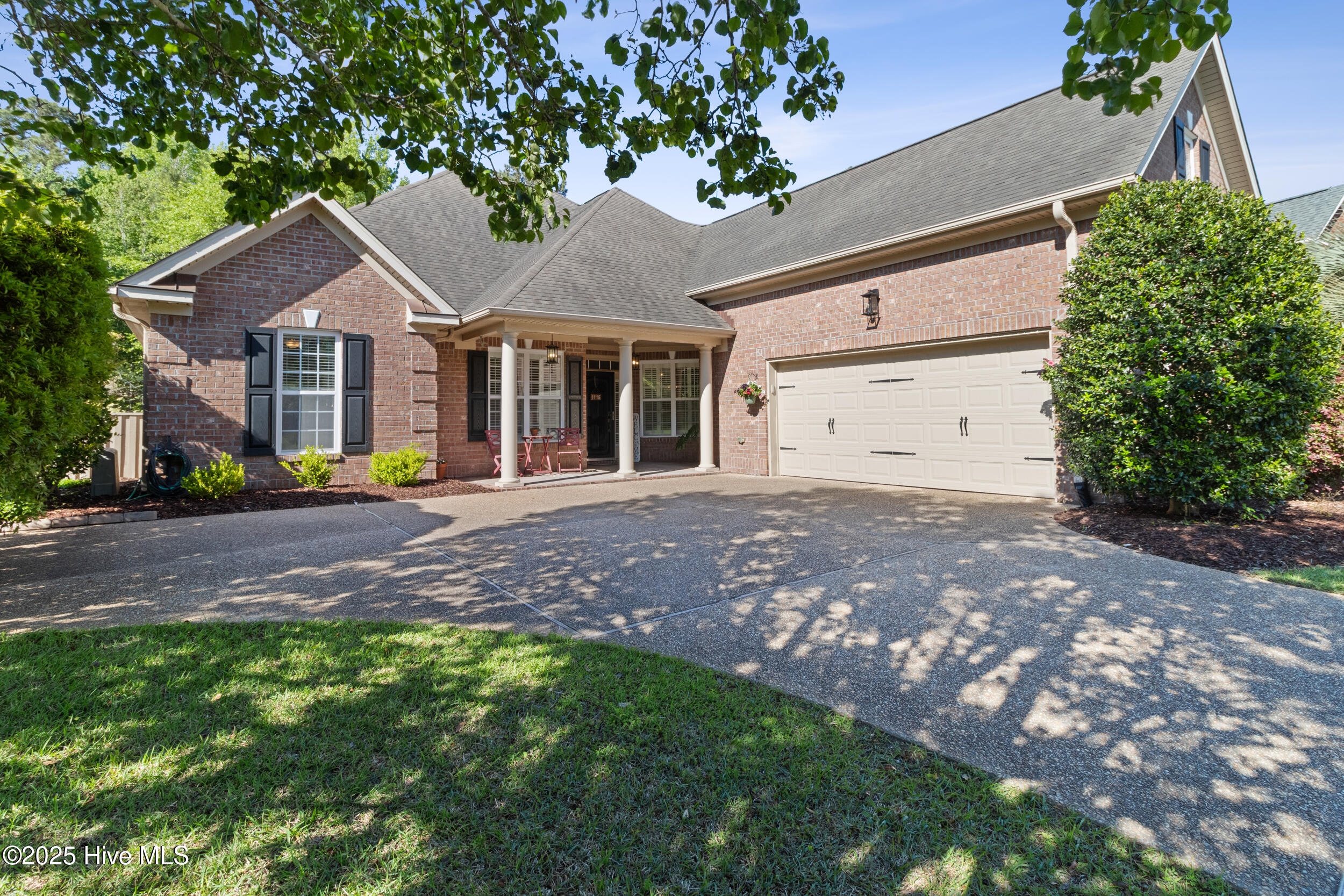 1115 Foxbow Cove Property Photo 1