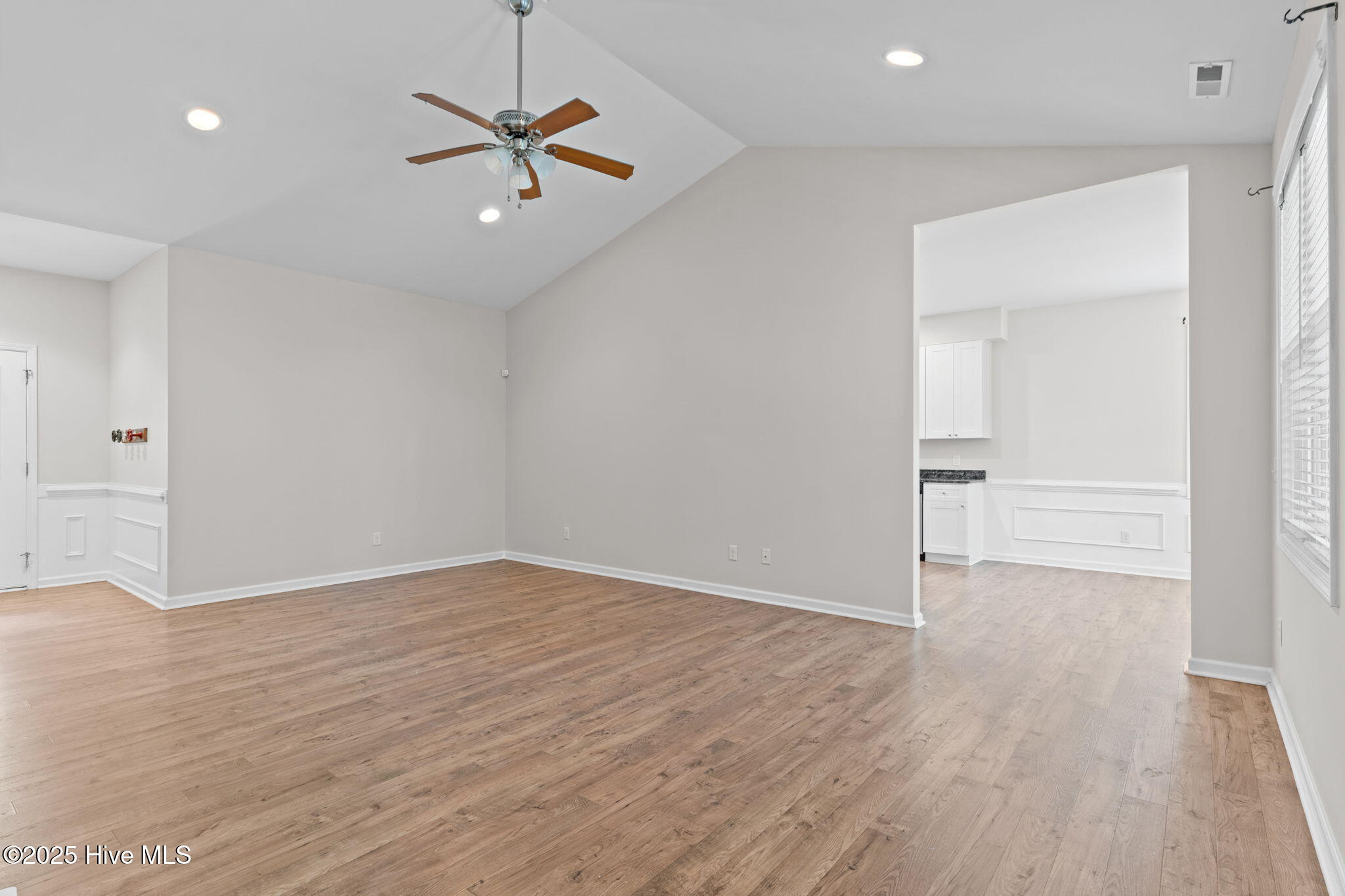 32 S High Point Road Property Photo 8