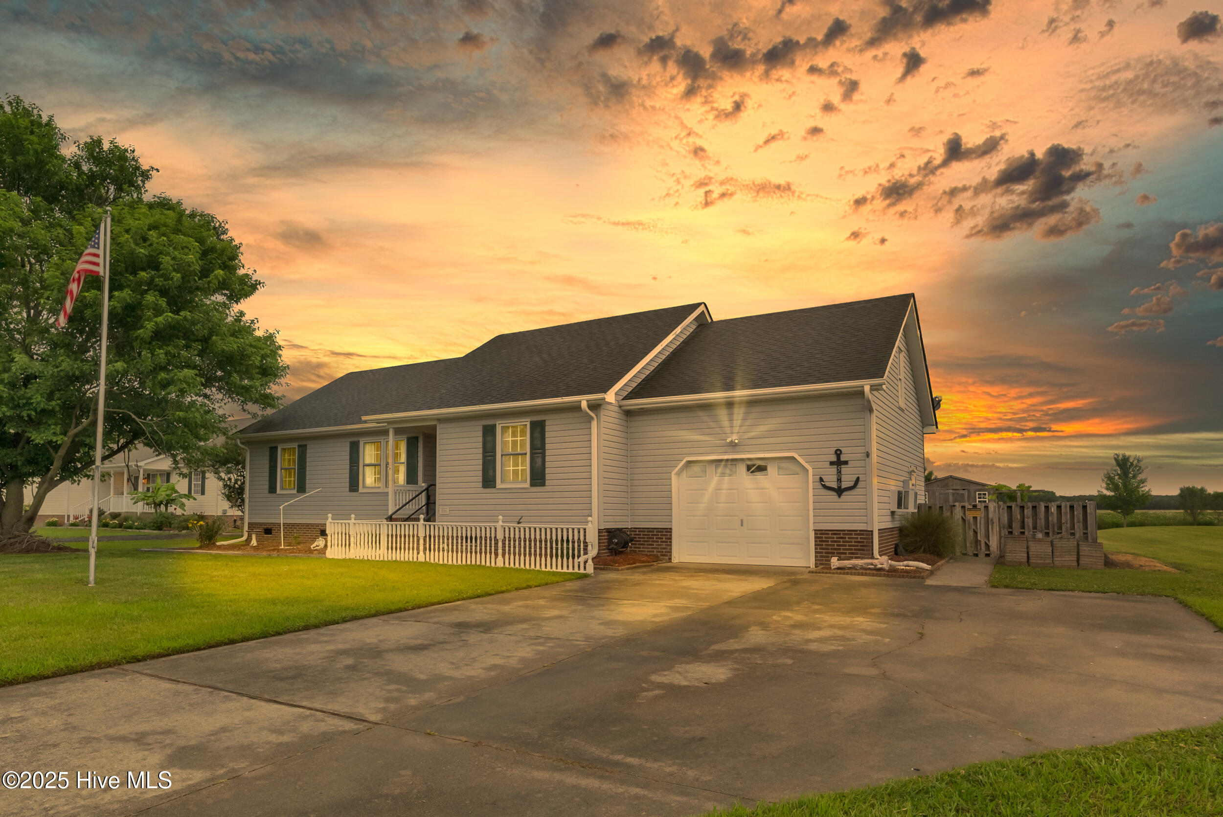 506 Everett Drive Property Photo 1