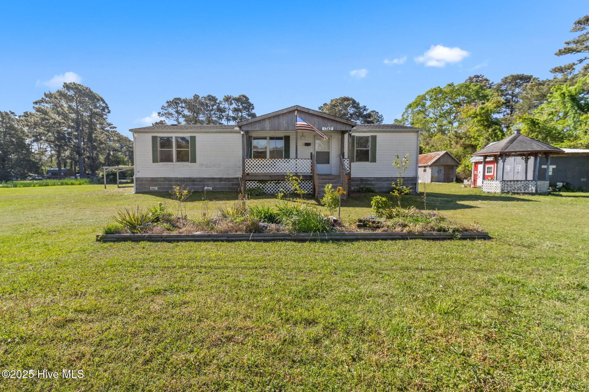 1742 Soundneck Road Property Photo