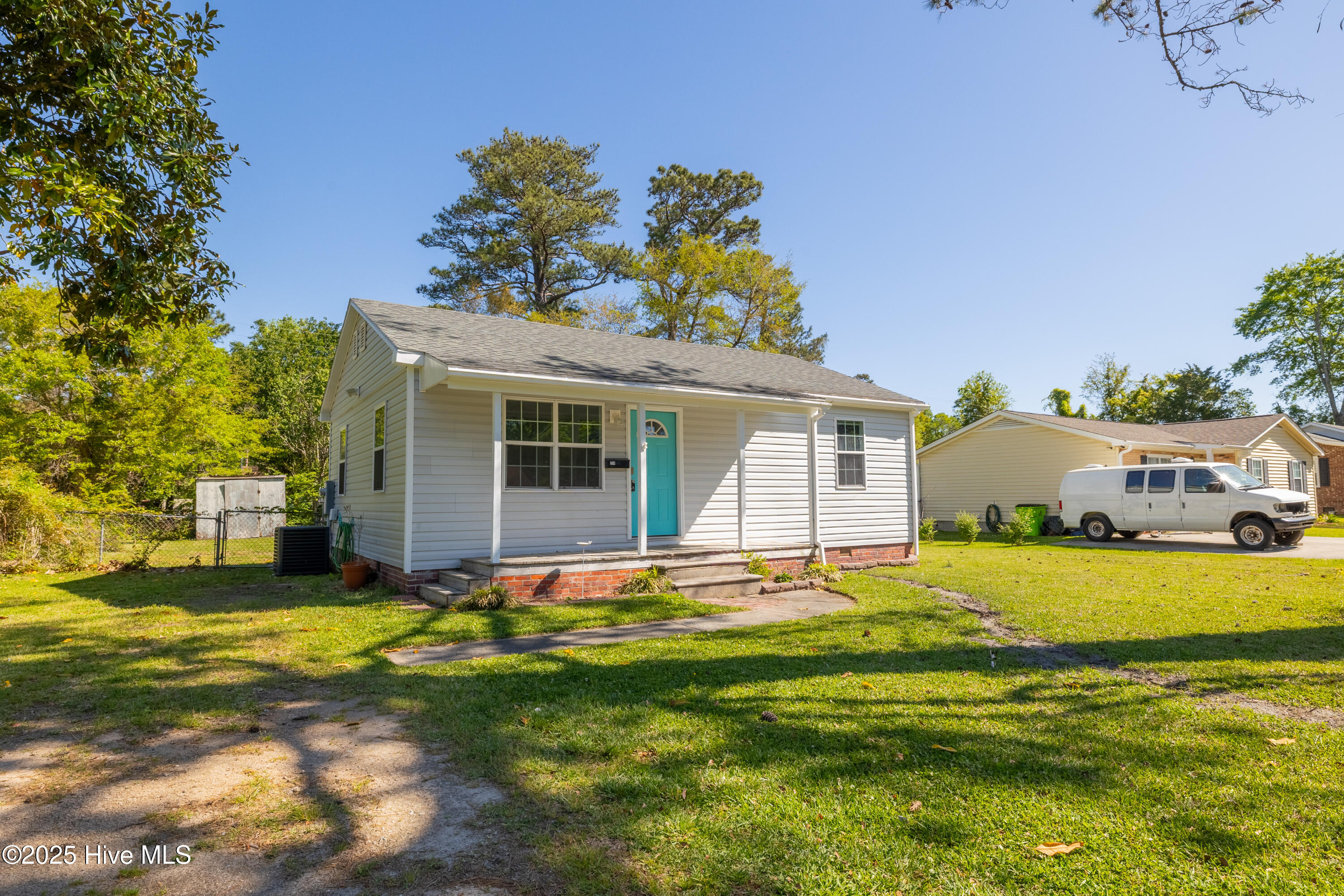 214 Kenneth Boulevard Property Photo