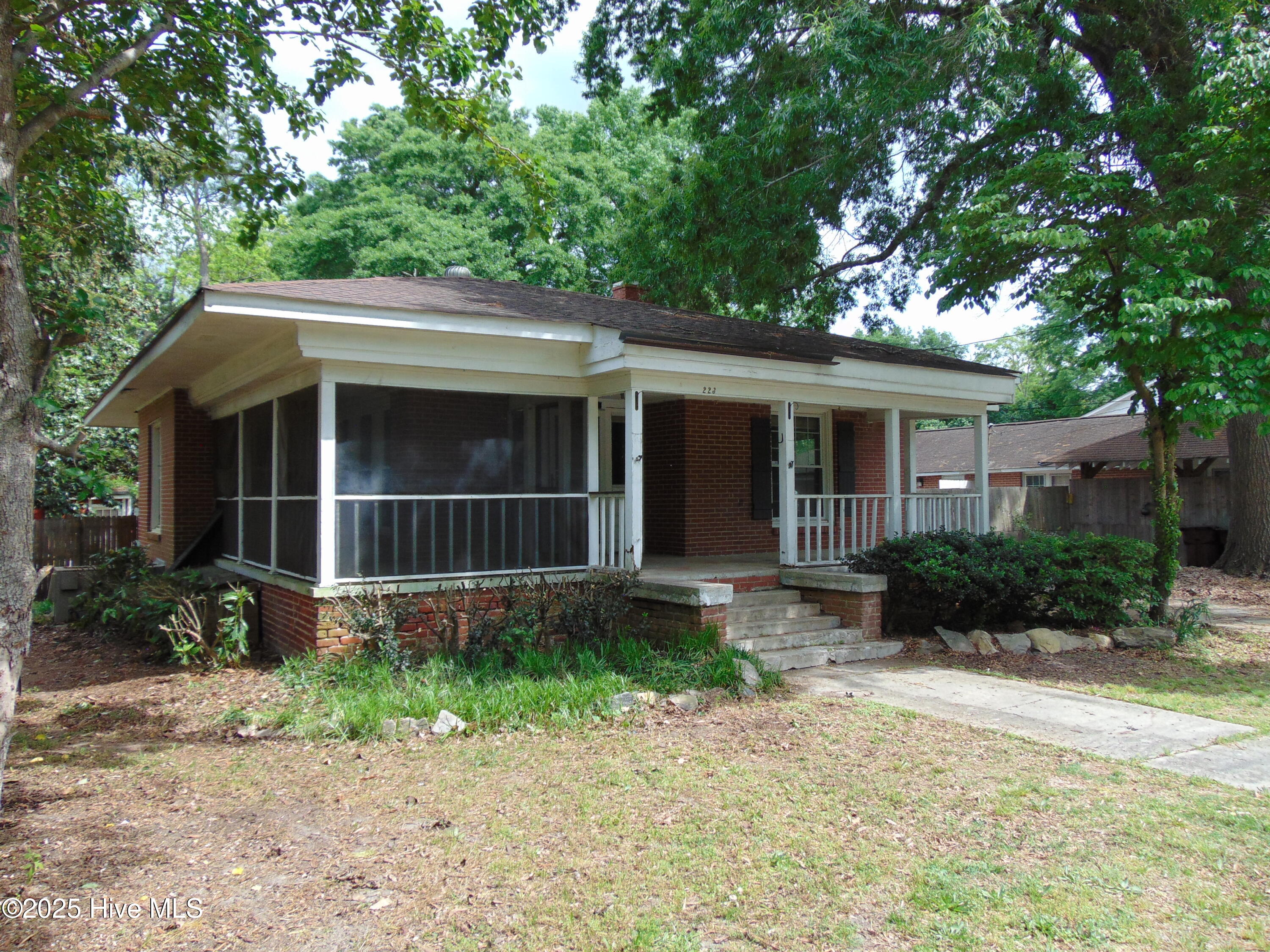 223 S Main Street Property Photo 1
