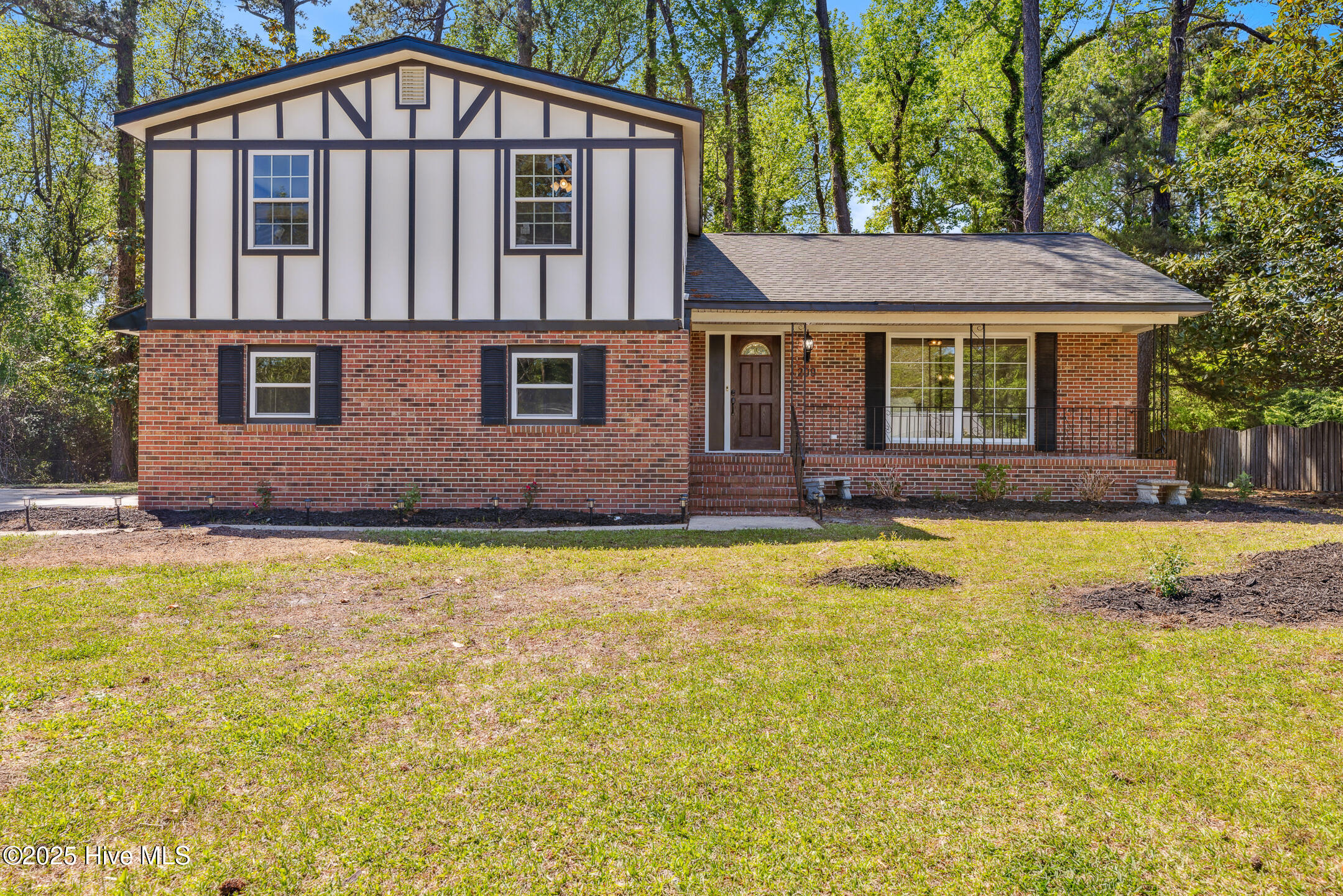 209 W Blackbeard Road Property Photo