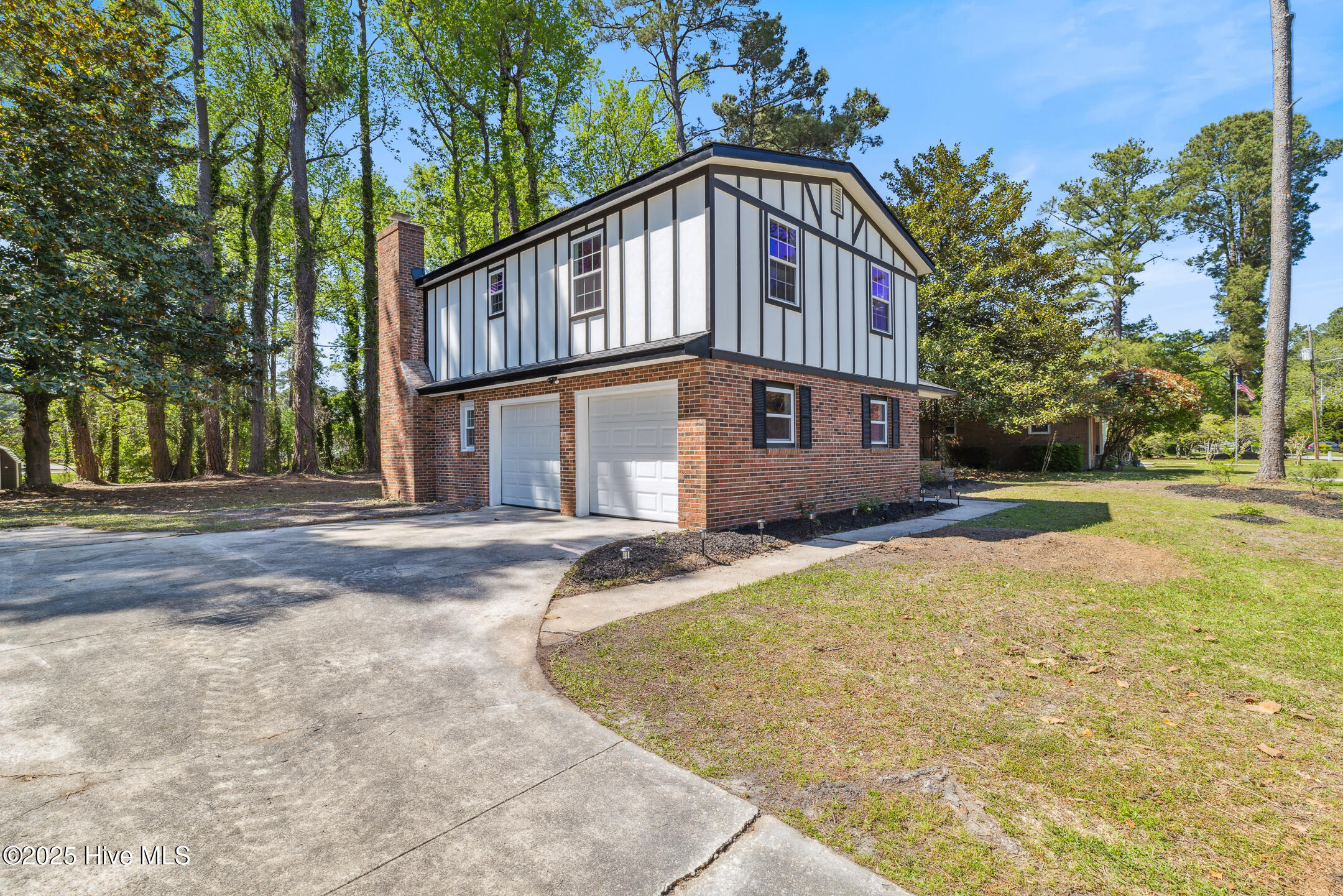 209 W Blackbeard Road Property Photo 6