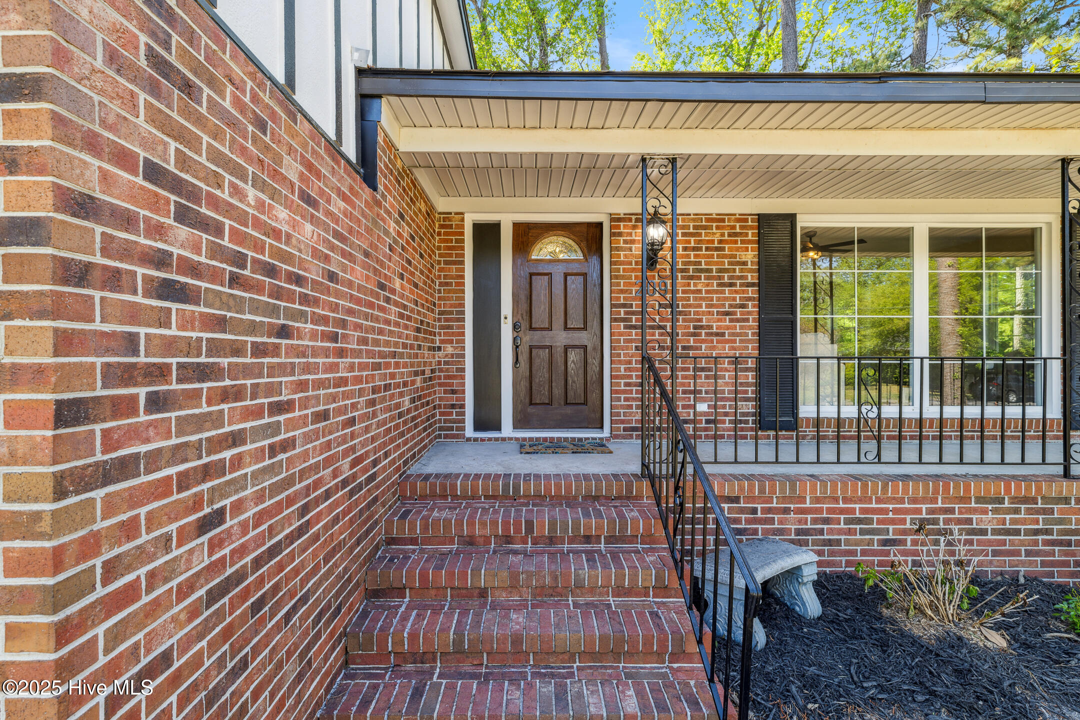 209 W Blackbeard Road Property Photo 7