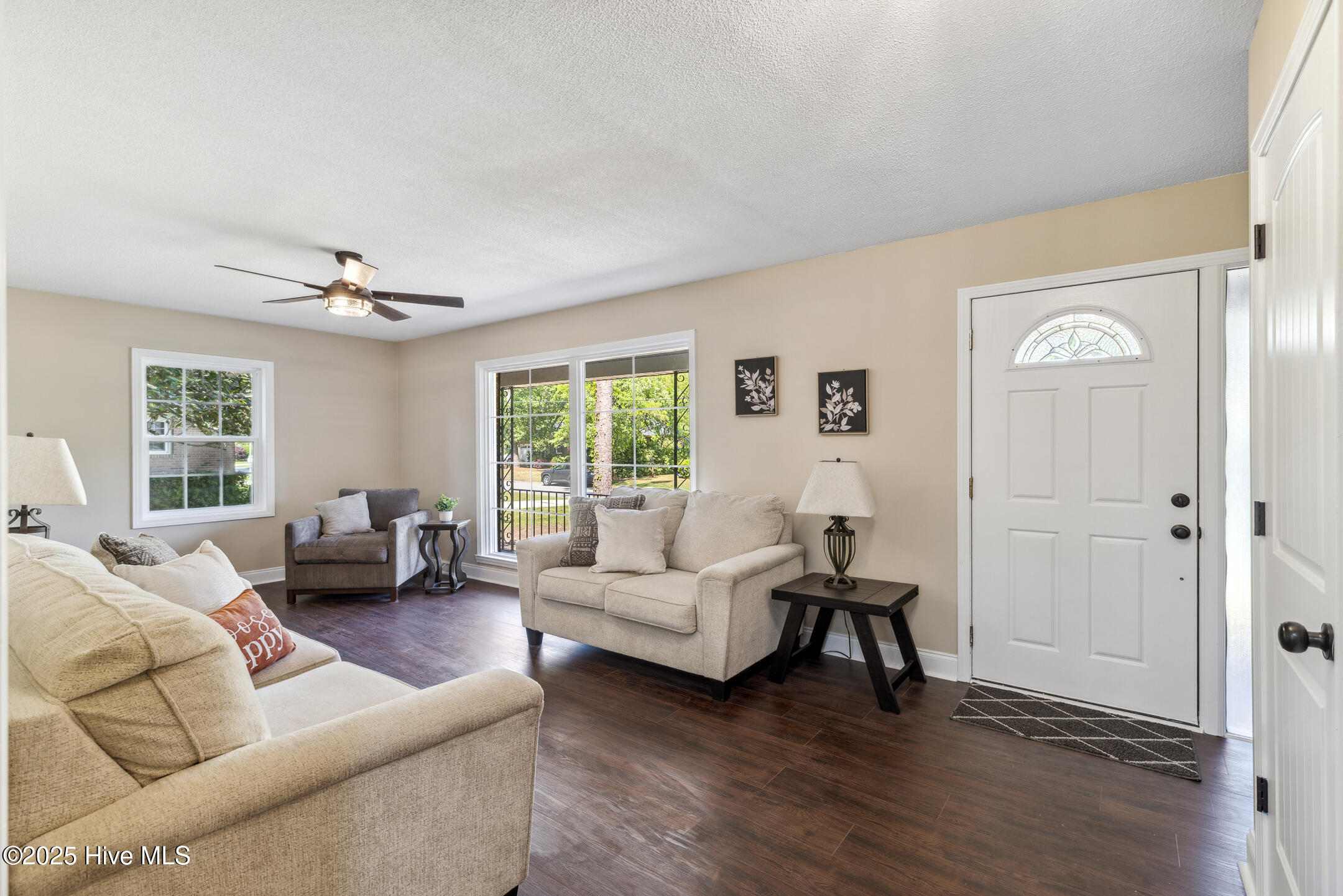 209 W Blackbeard Road Property Photo 9