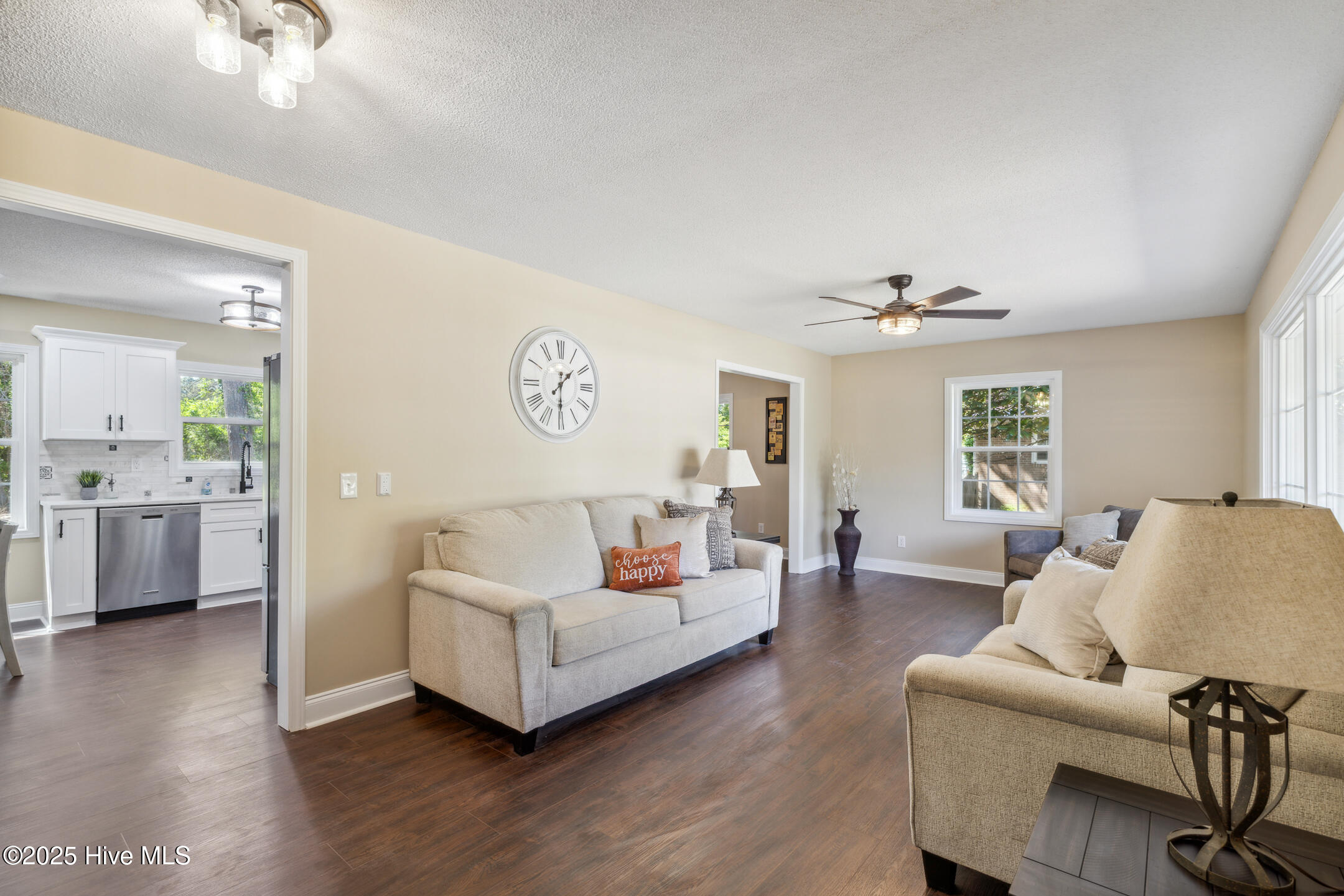 209 W Blackbeard Road Property Photo 10