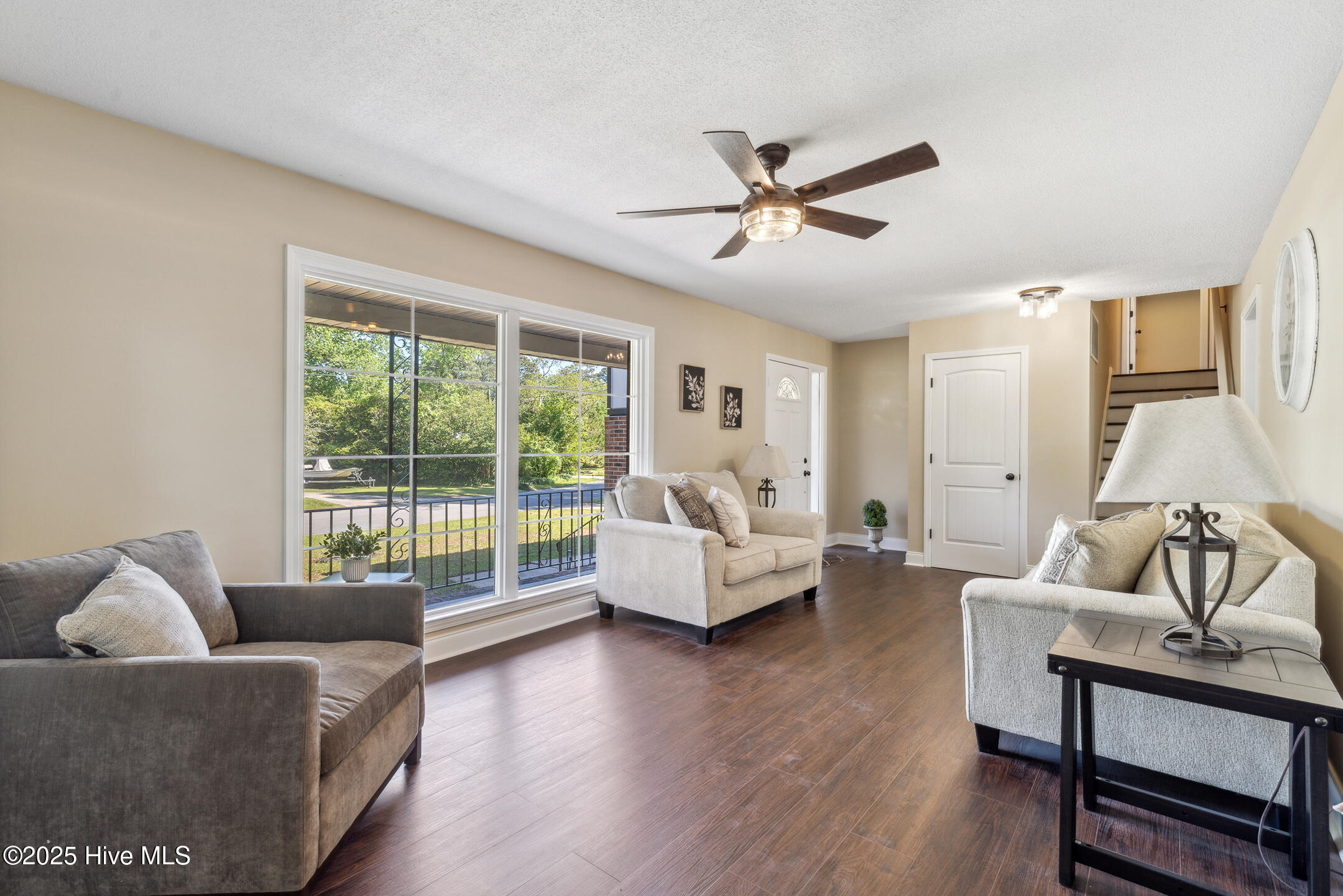209 W Blackbeard Road Property Photo 11