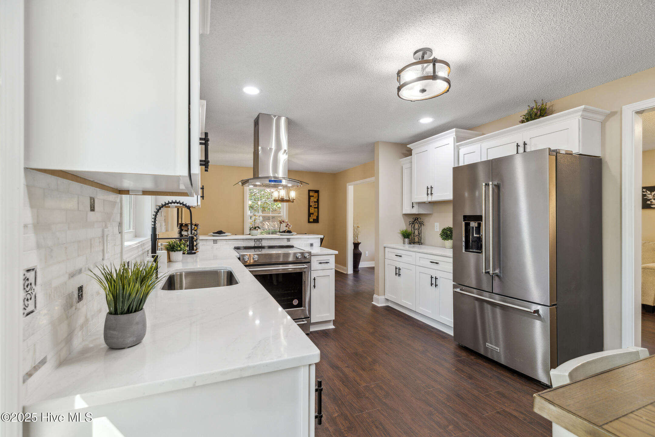209 W Blackbeard Road Property Photo 17