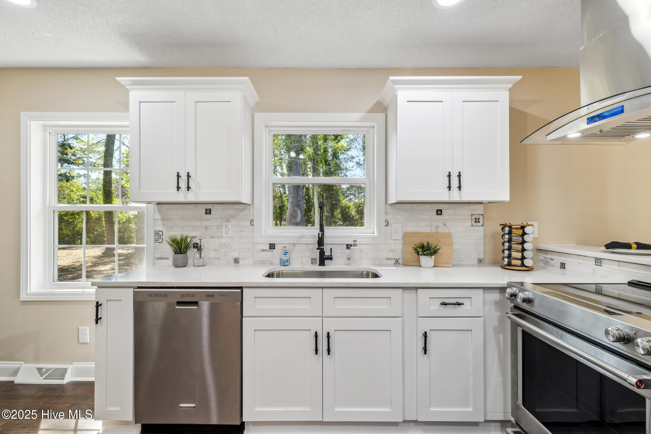 209 W Blackbeard Road Property Photo 18