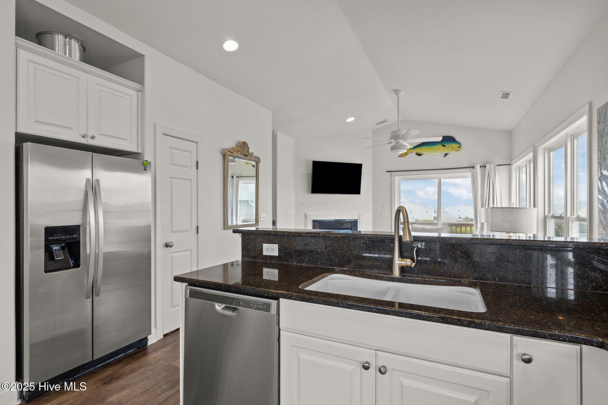 106 Willis Avenue A Property Photo 14