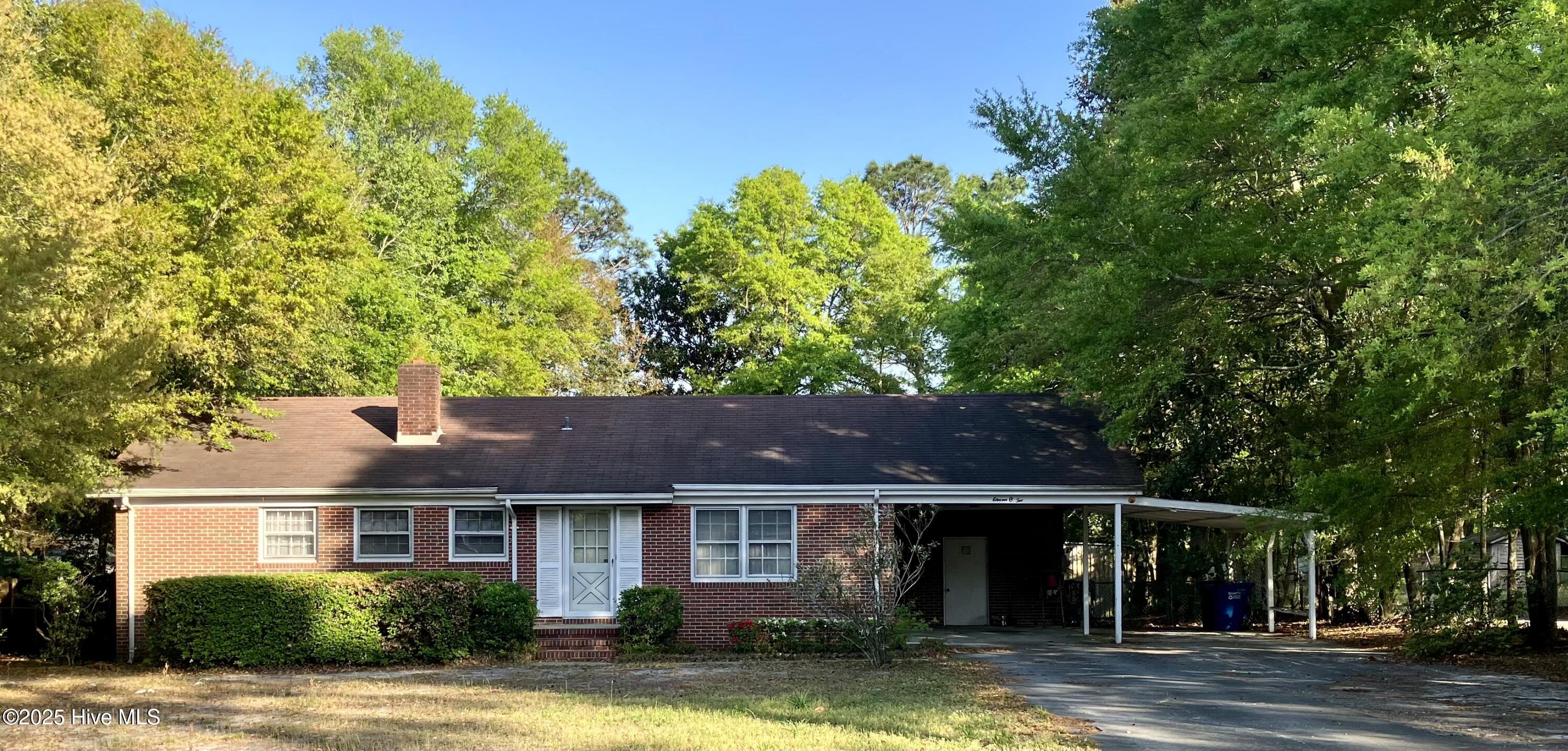 1102 Adelaide Drive Property Photo