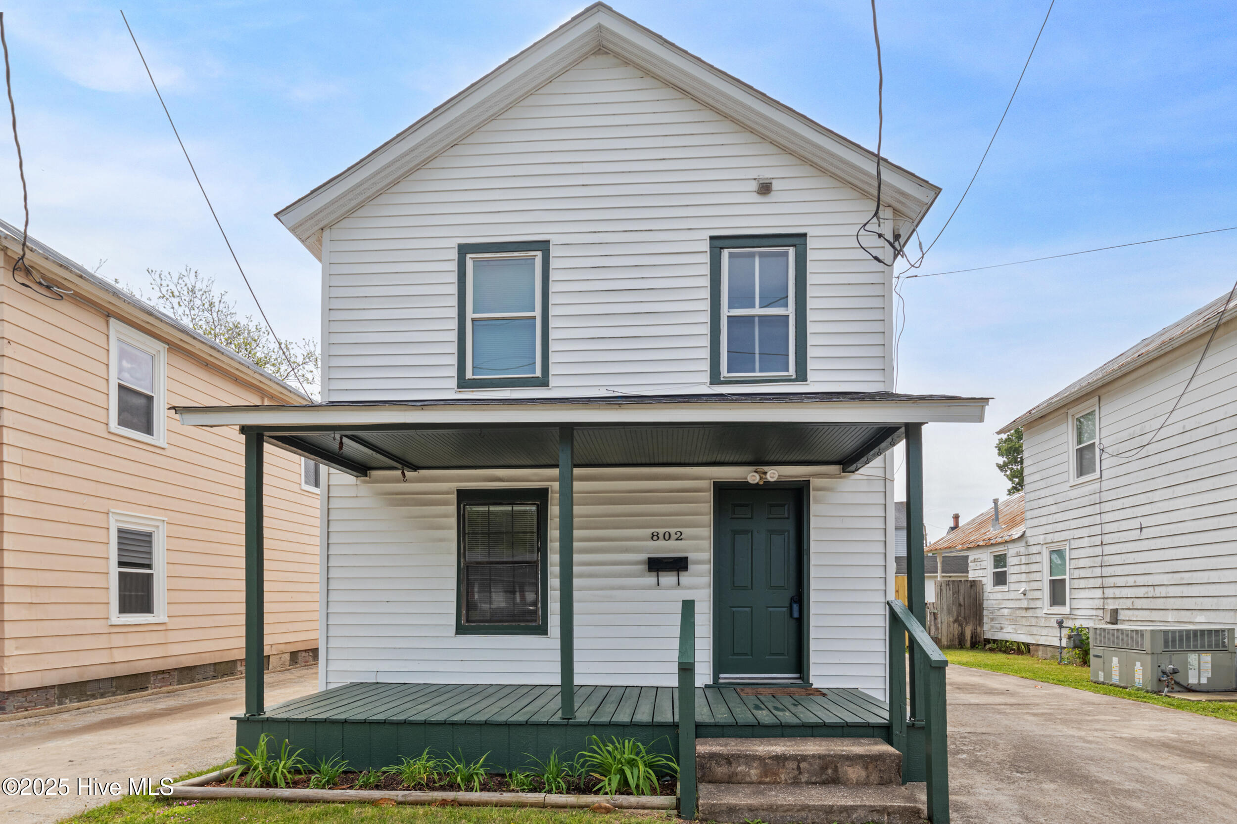 802 2nd Street Property Photo
