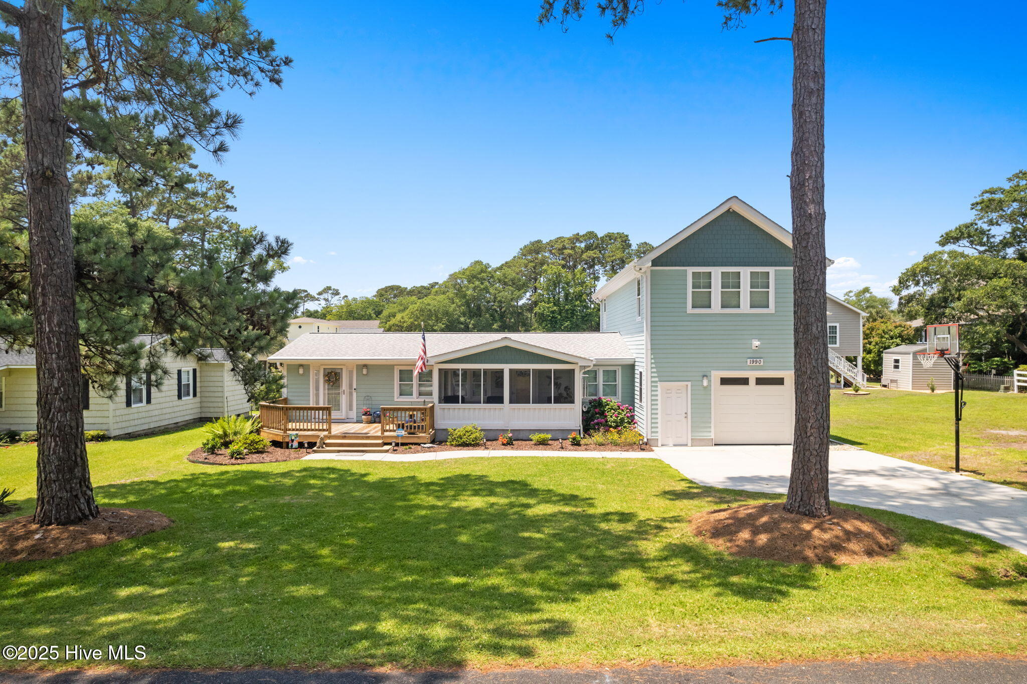 1990 Harbor Drive Property Photo 17