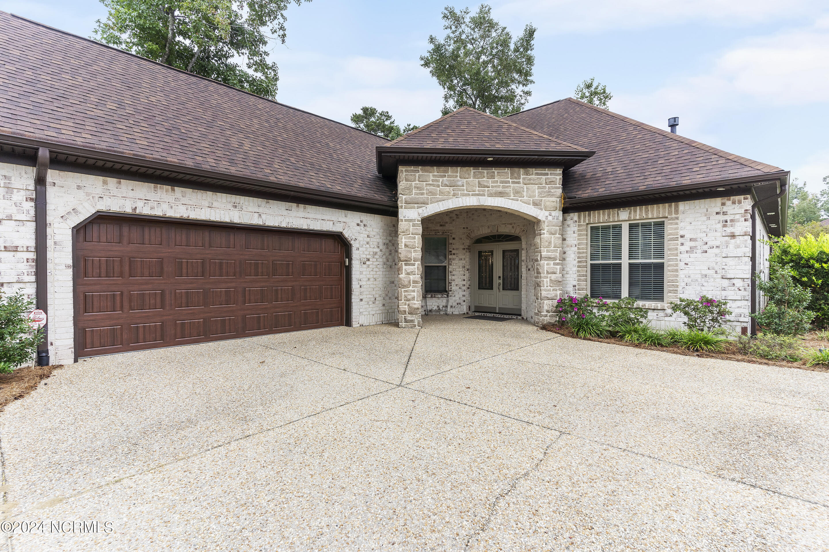 656 Jenoa Drive Property Photo 4