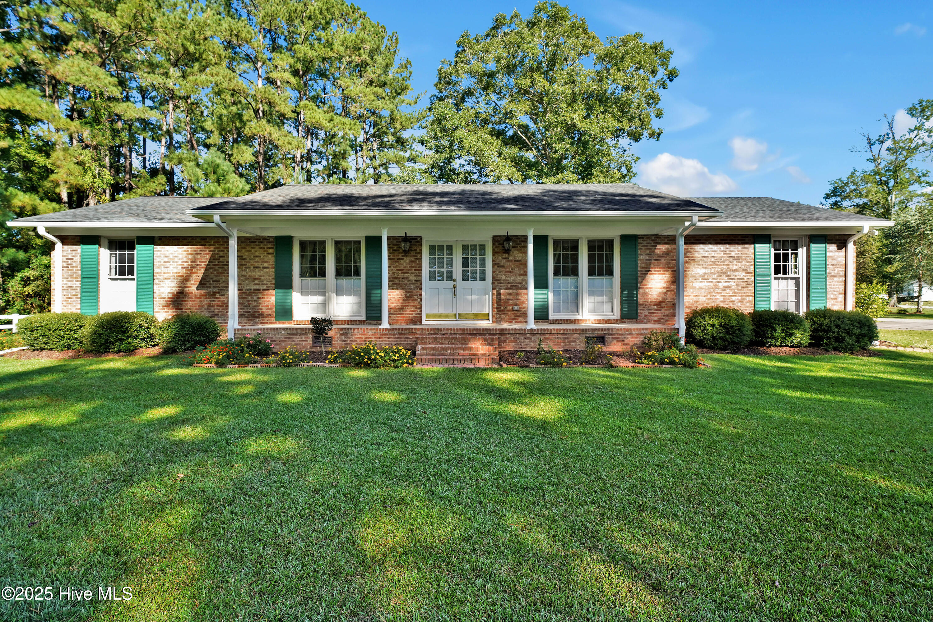 Lake Waccamaw Real Estate Listings Main Image