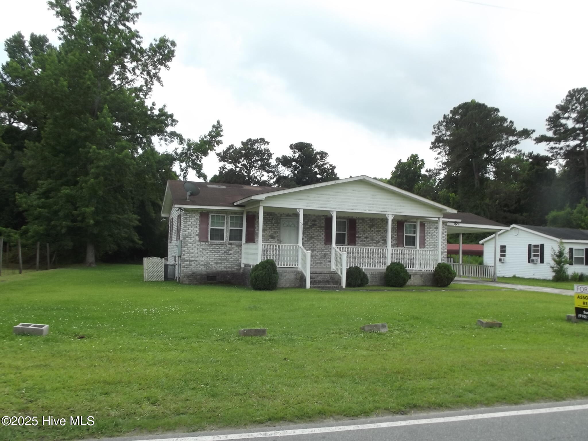 225 W South Street Property Photo 1