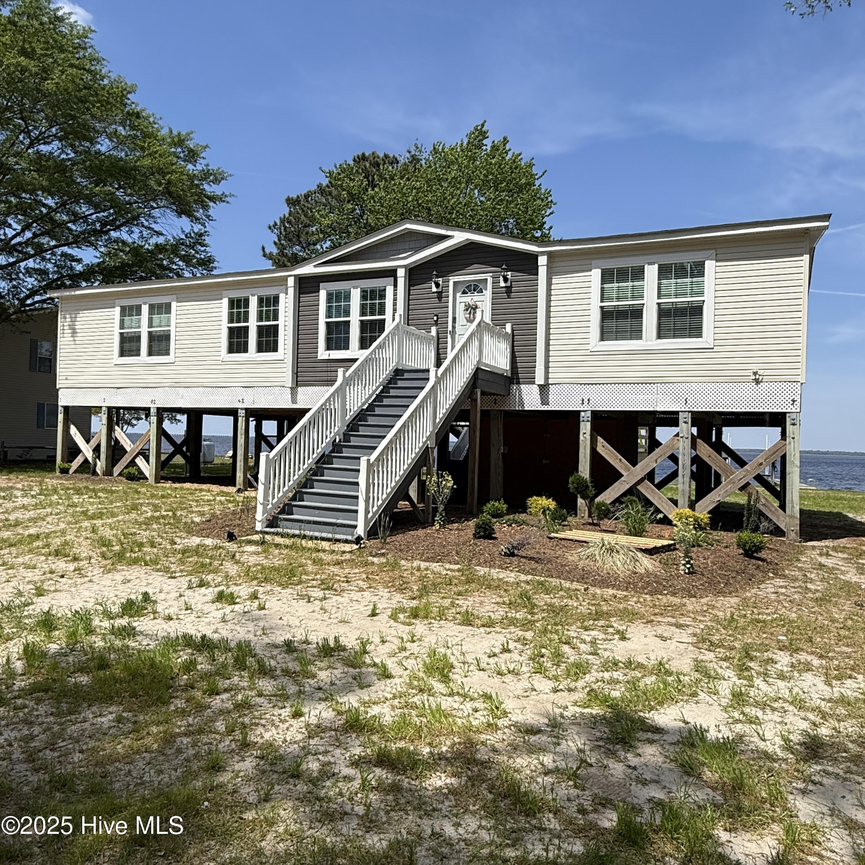 143 Newberry Landing Property Photo