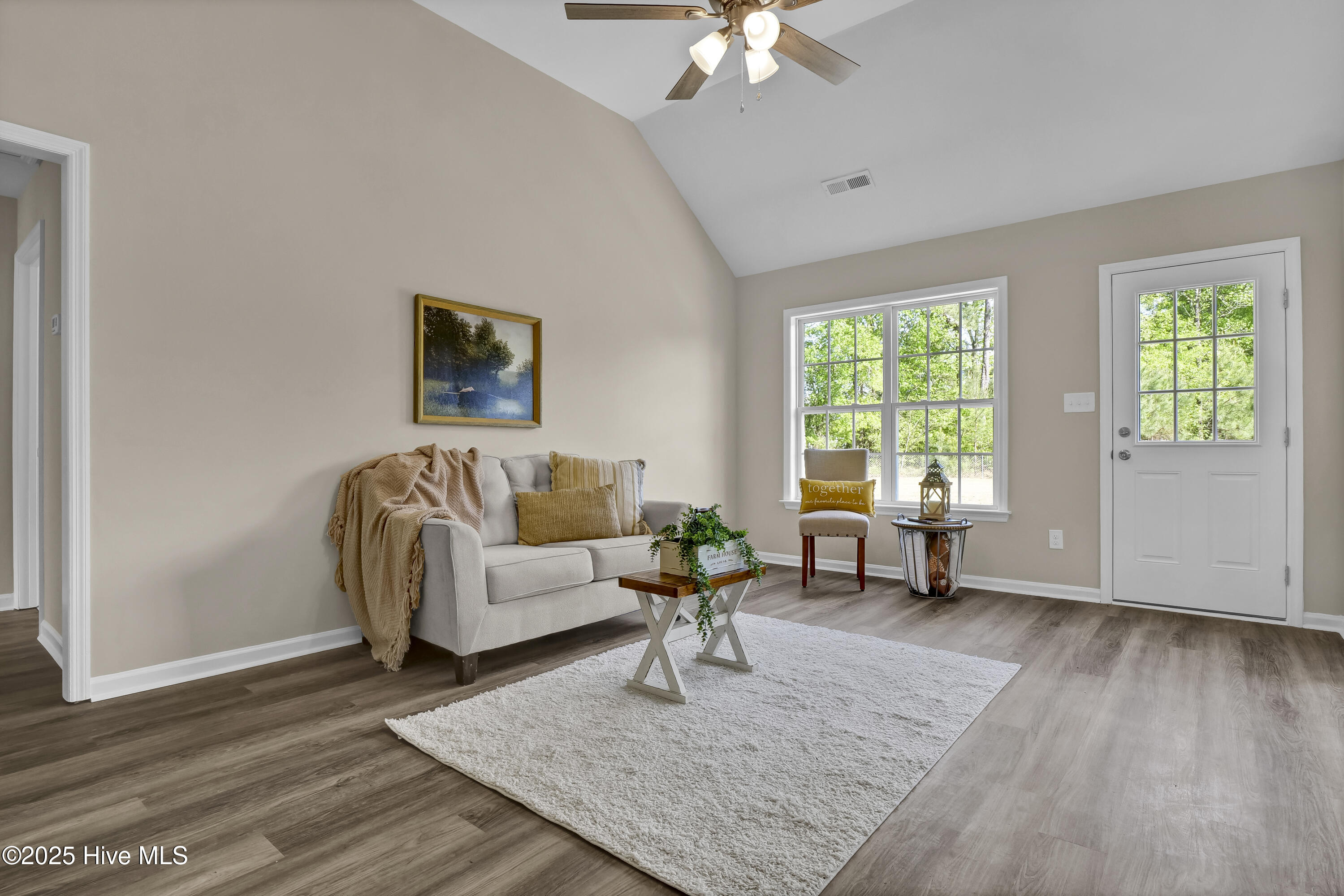 304 Big Tree Lane Property Photo 4