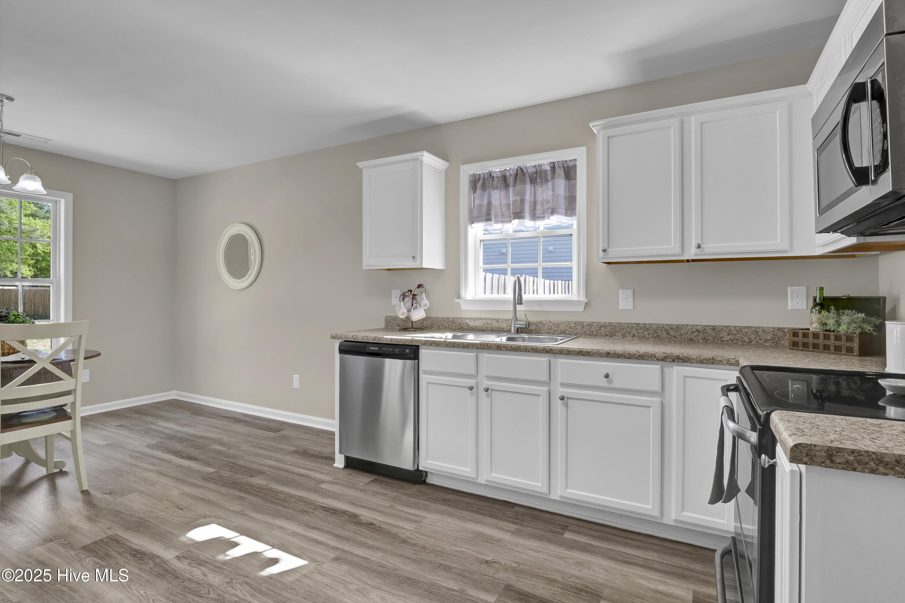 304 Big Tree Lane Property Photo 14