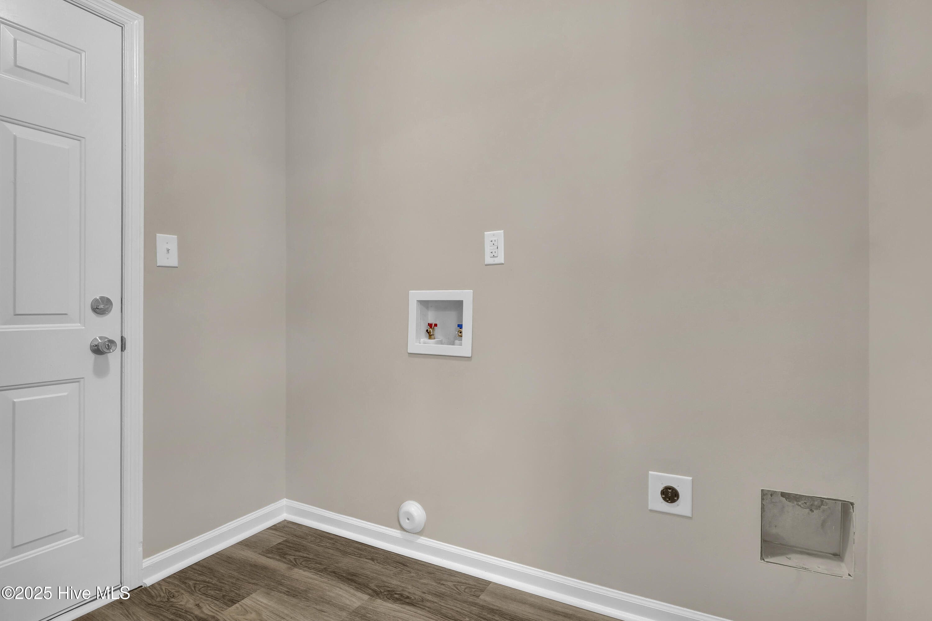 304 Big Tree Lane Property Photo 16