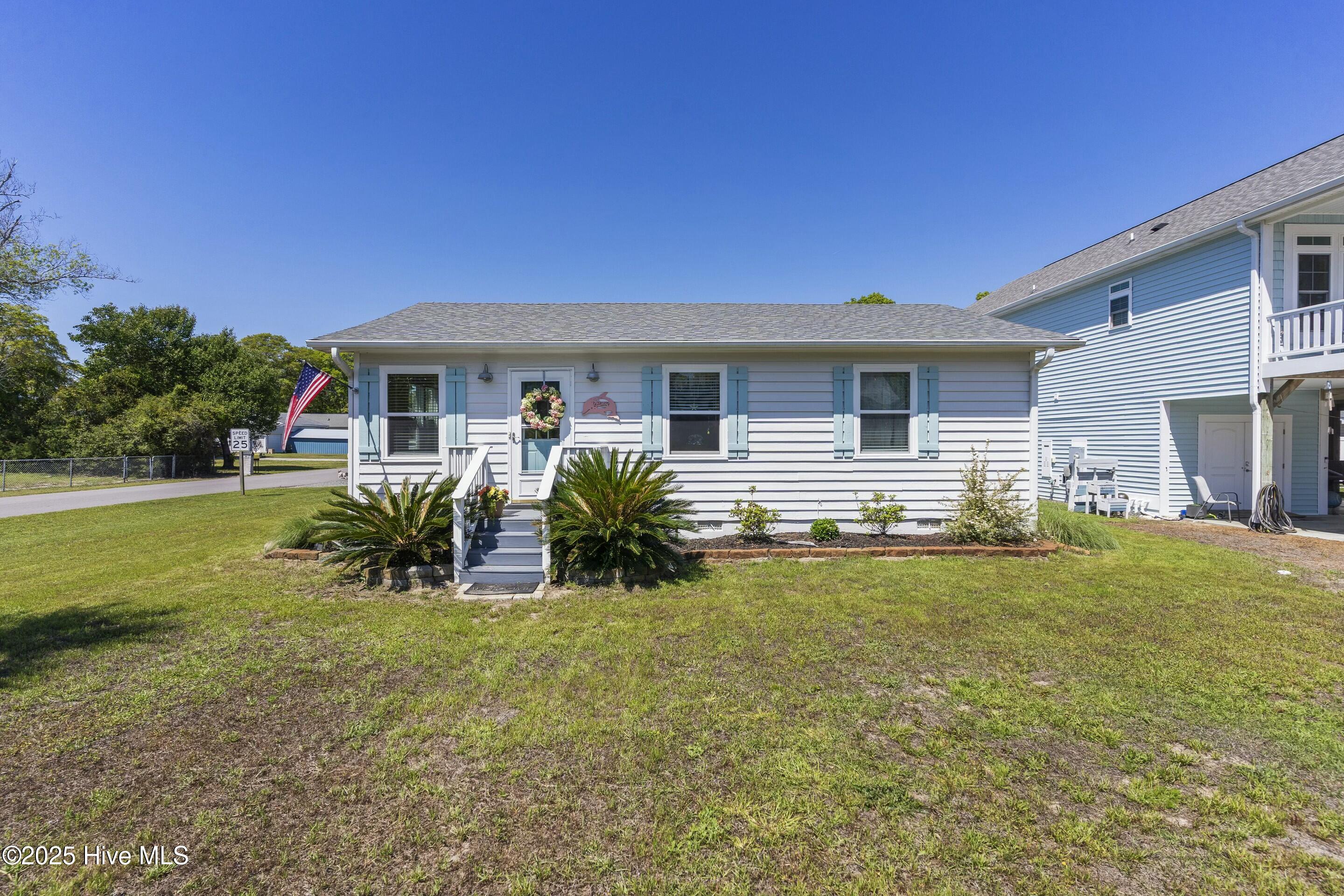 802 E Oak Island Drive Property Photo 1