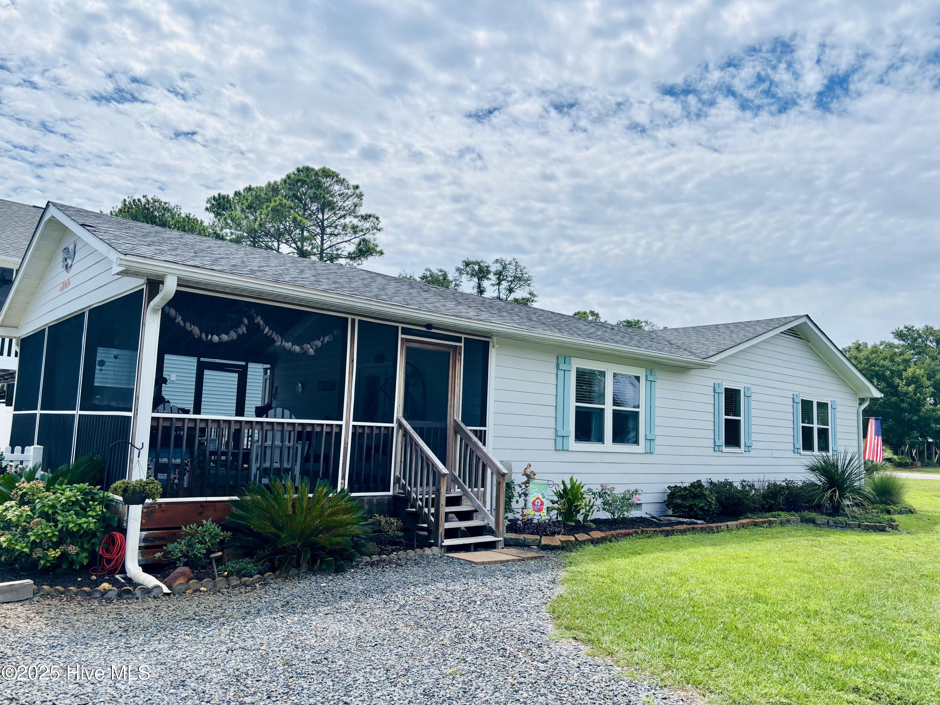 802 E Oak Island Drive Property Photo 3