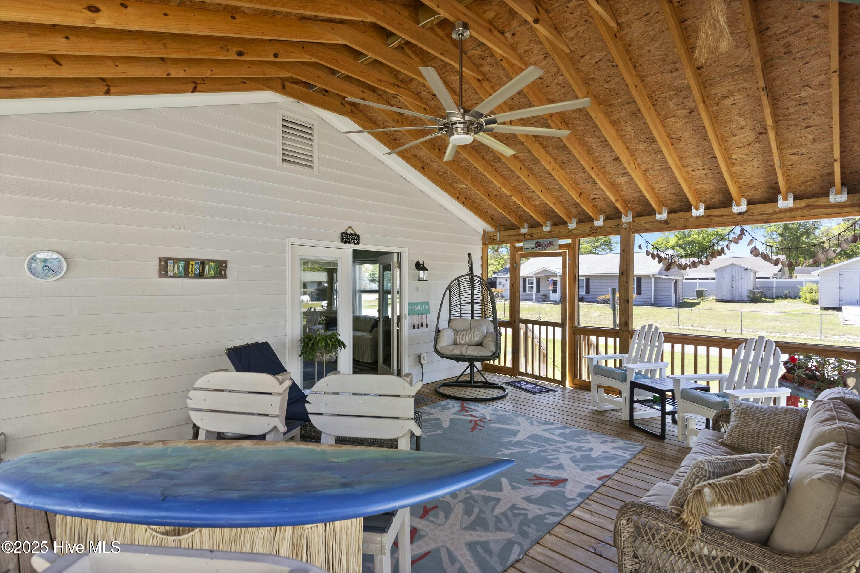 802 E Oak Island Drive Property Photo 8