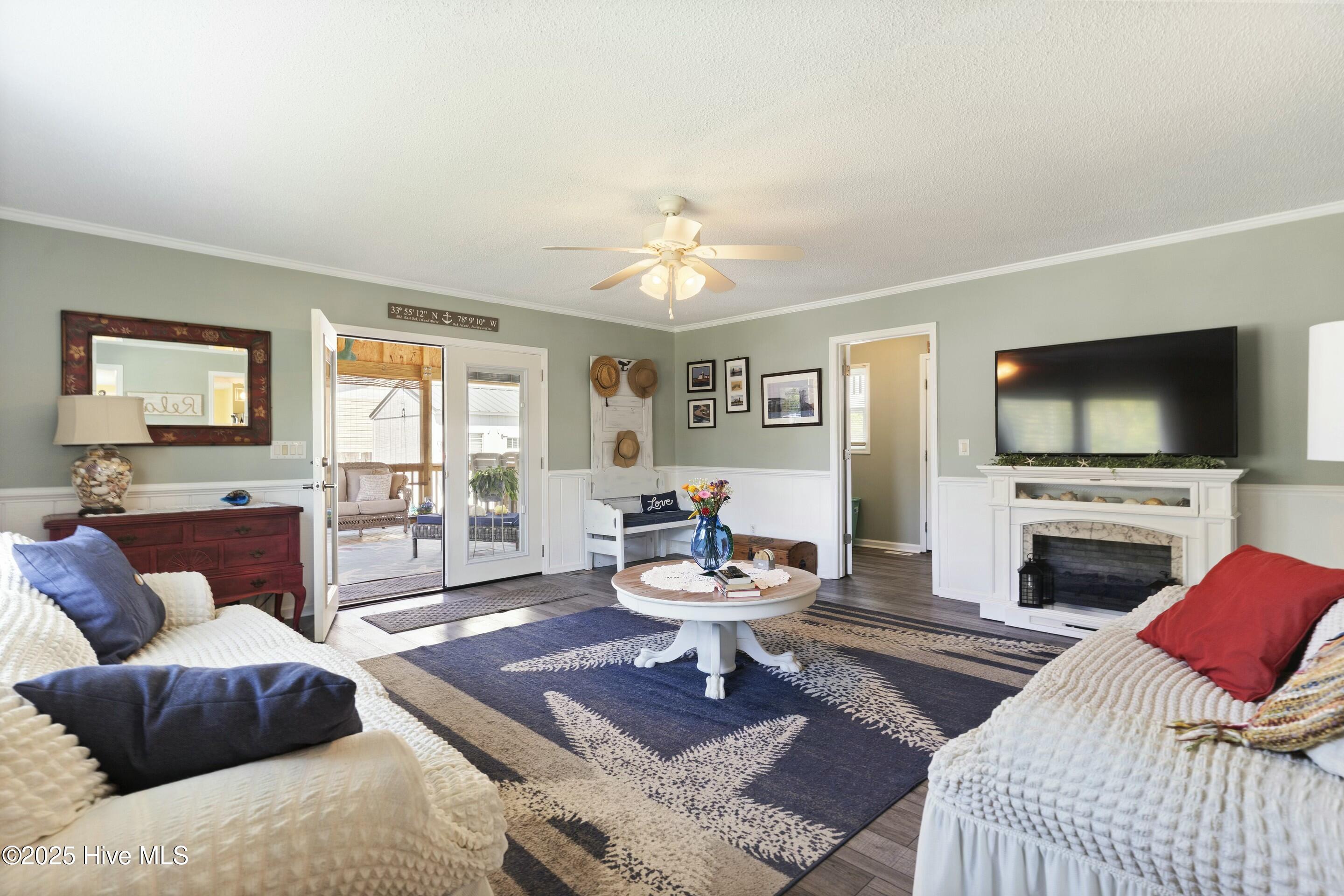 802 E Oak Island Drive Property Photo 9