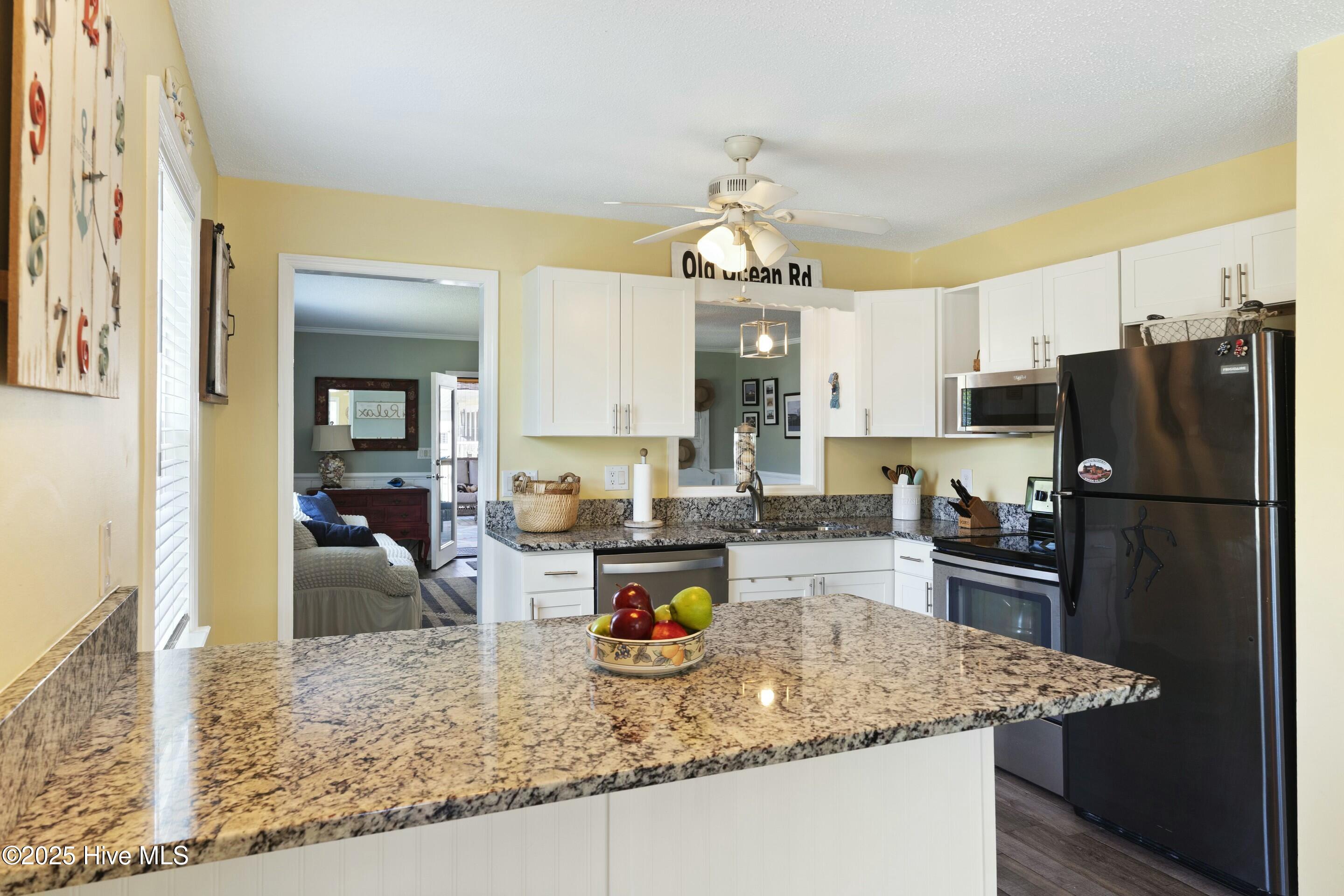 802 E Oak Island Drive Property Photo 12