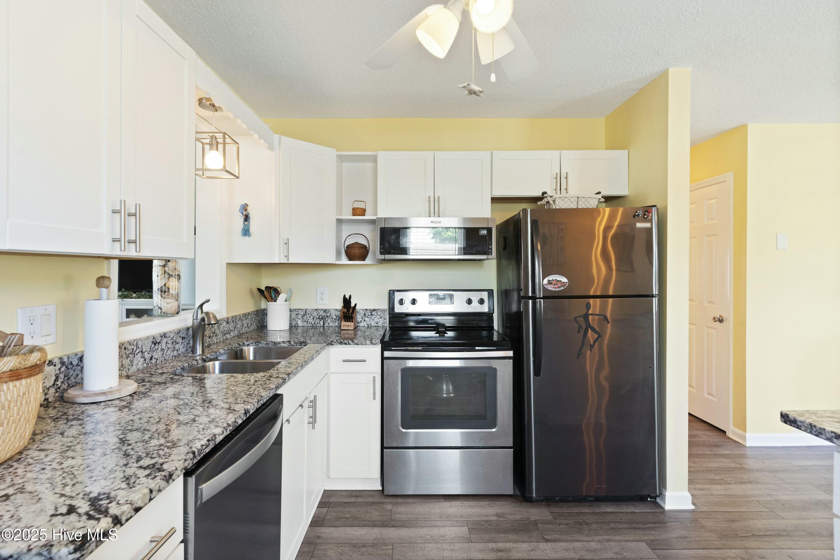 802 E Oak Island Drive Property Photo 13