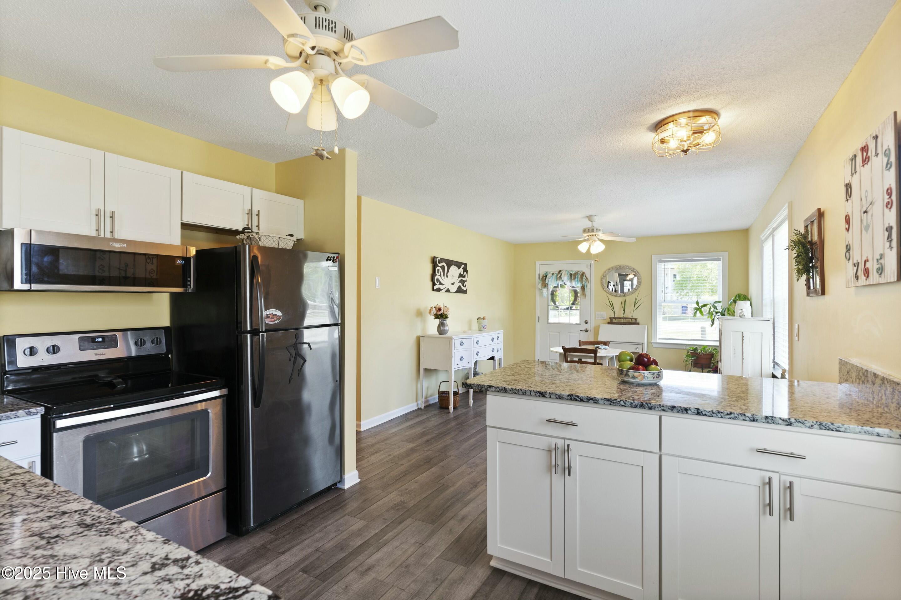 802 E Oak Island Drive Property Photo 14