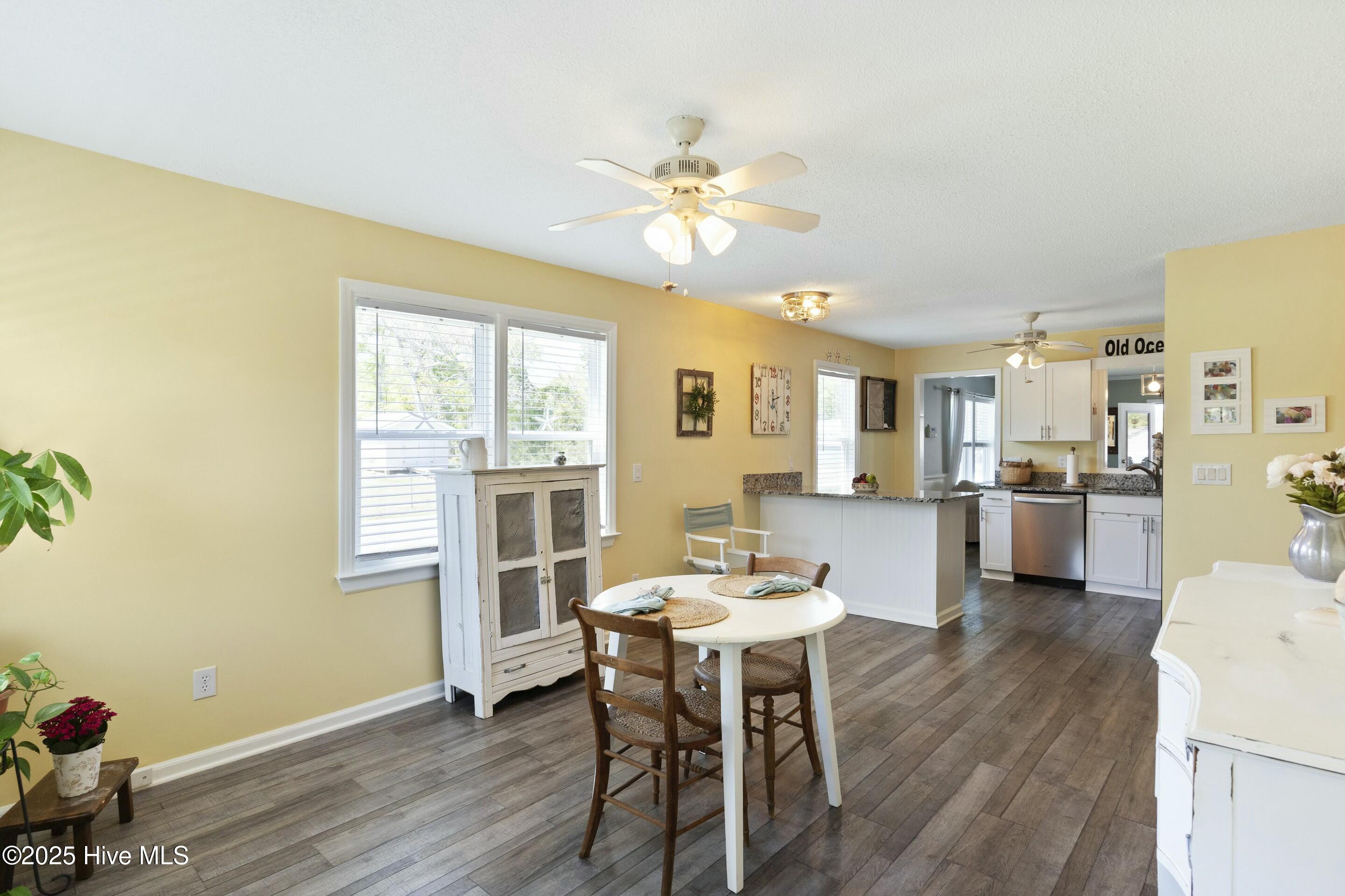 802 E Oak Island Drive Property Photo 15
