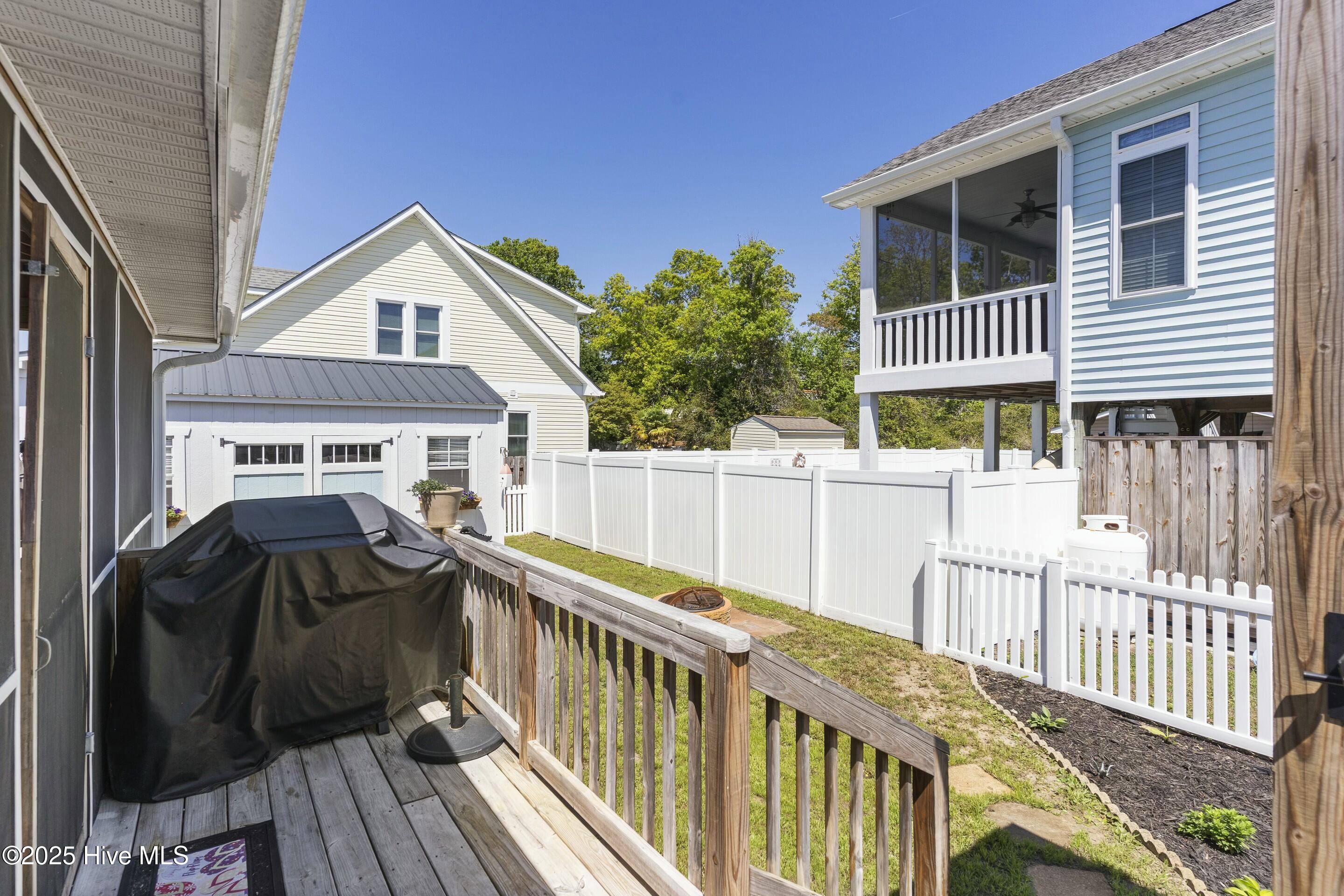 802 E Oak Island Drive Property Photo 32