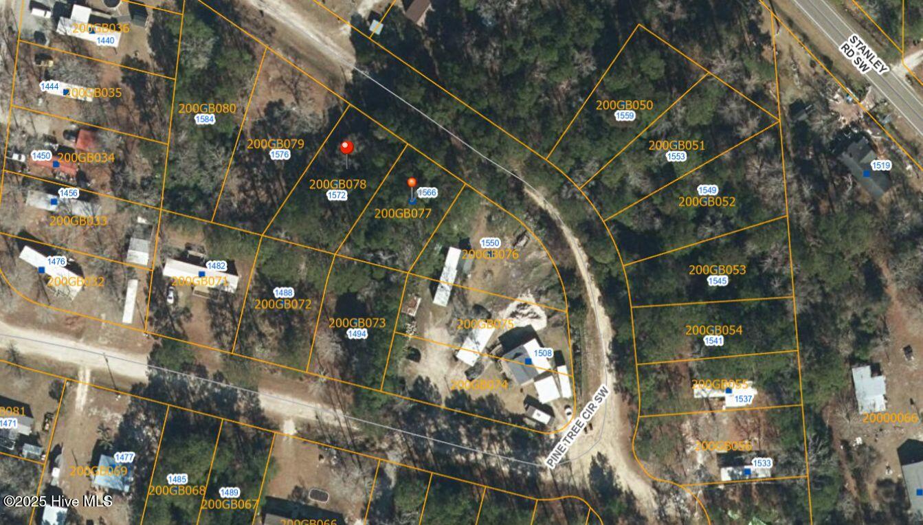 1566-1572 Pine Tree Circle Property Photo