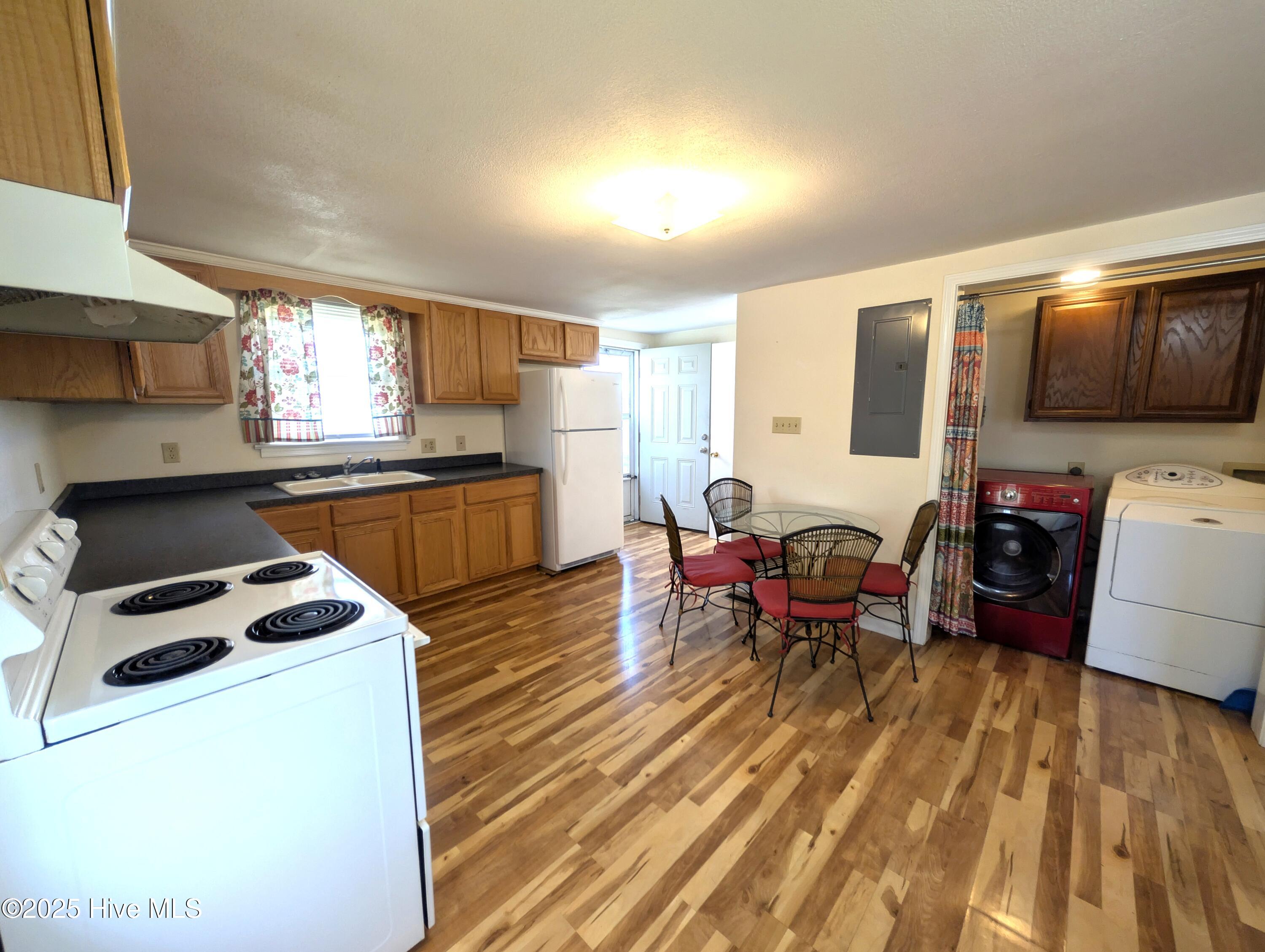 710 Beech Street Property Photo 2