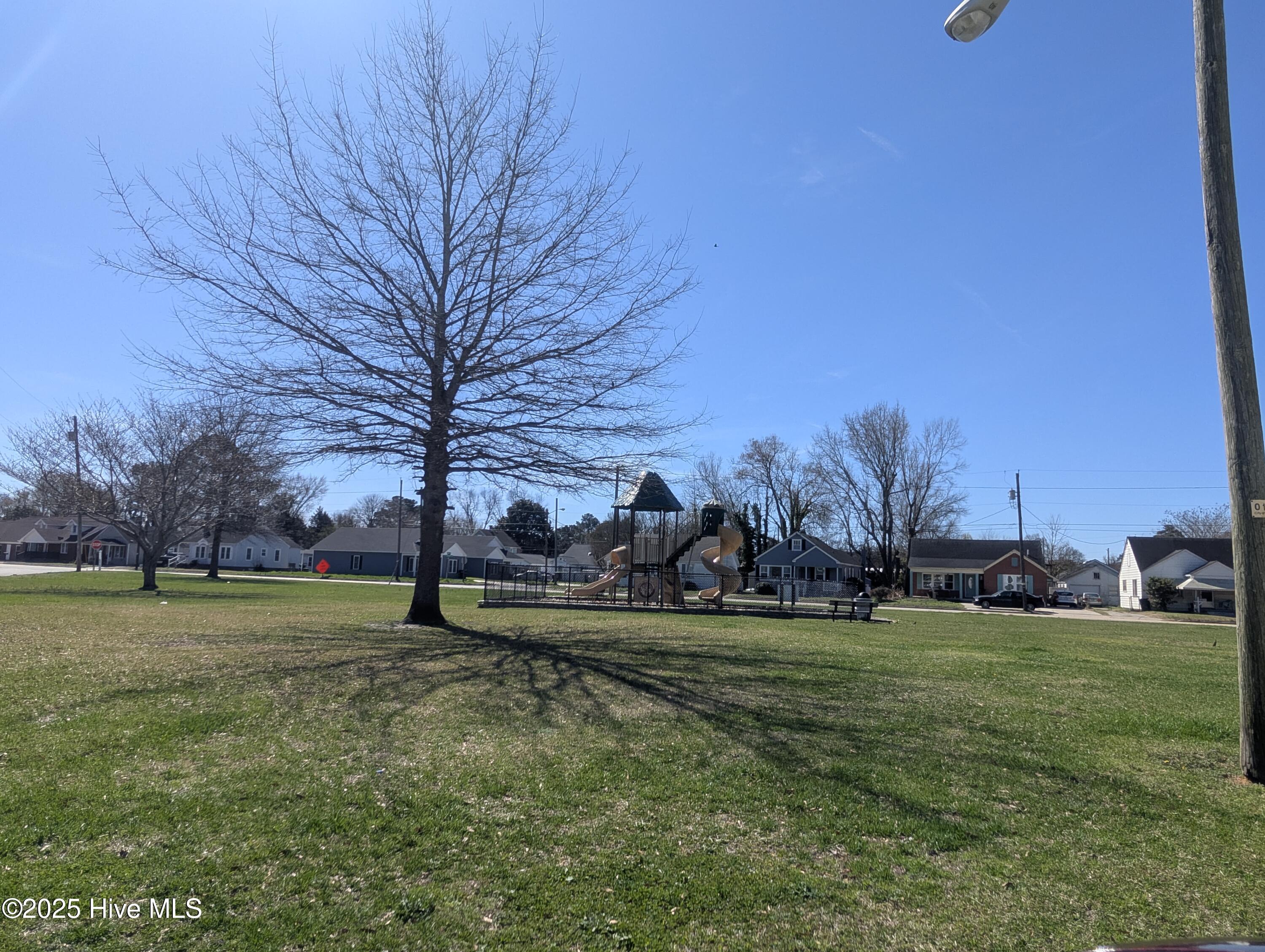 710 Beech Street Property Photo 16