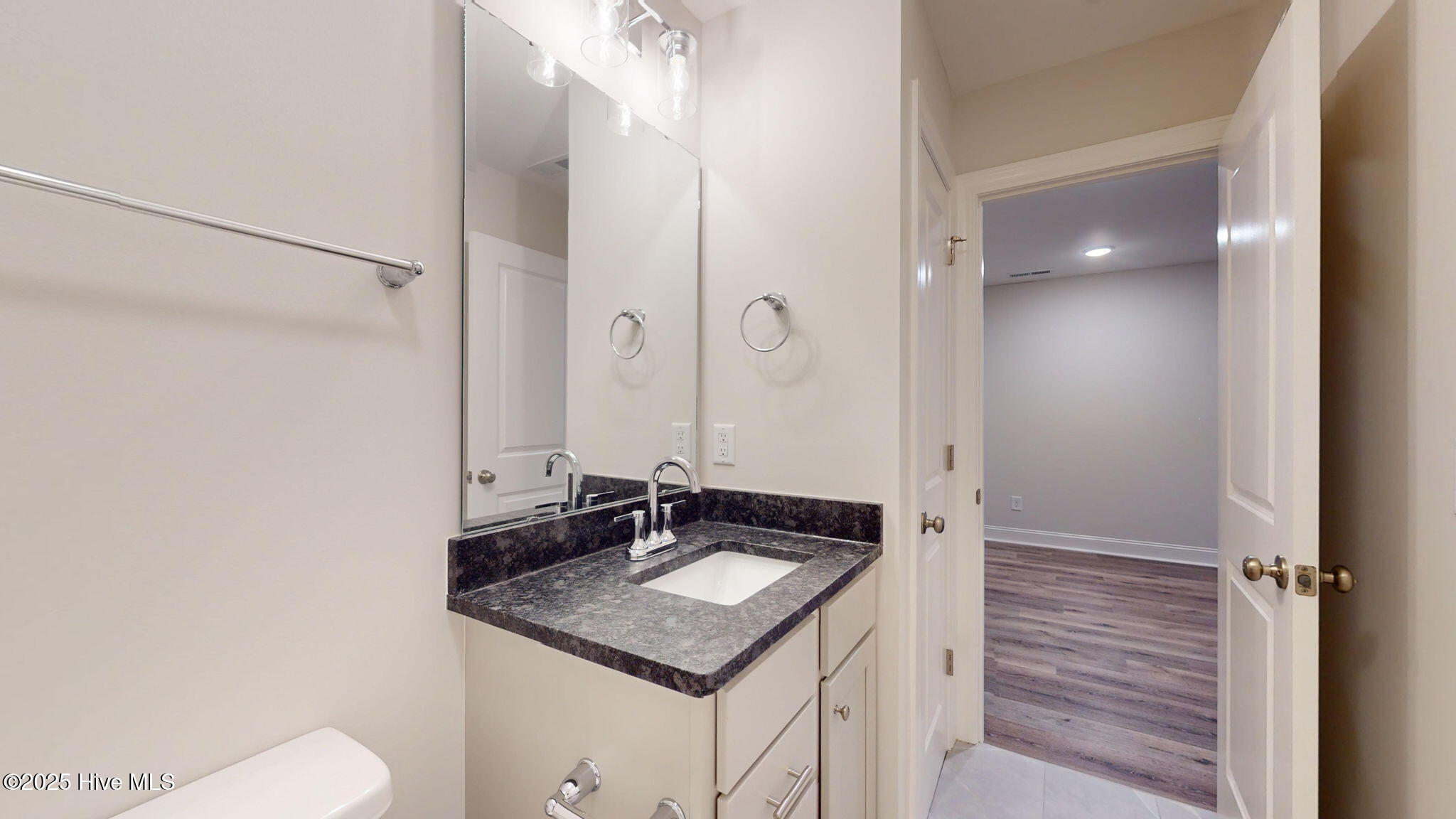 2028 Dartford Drive B Property Photo 5