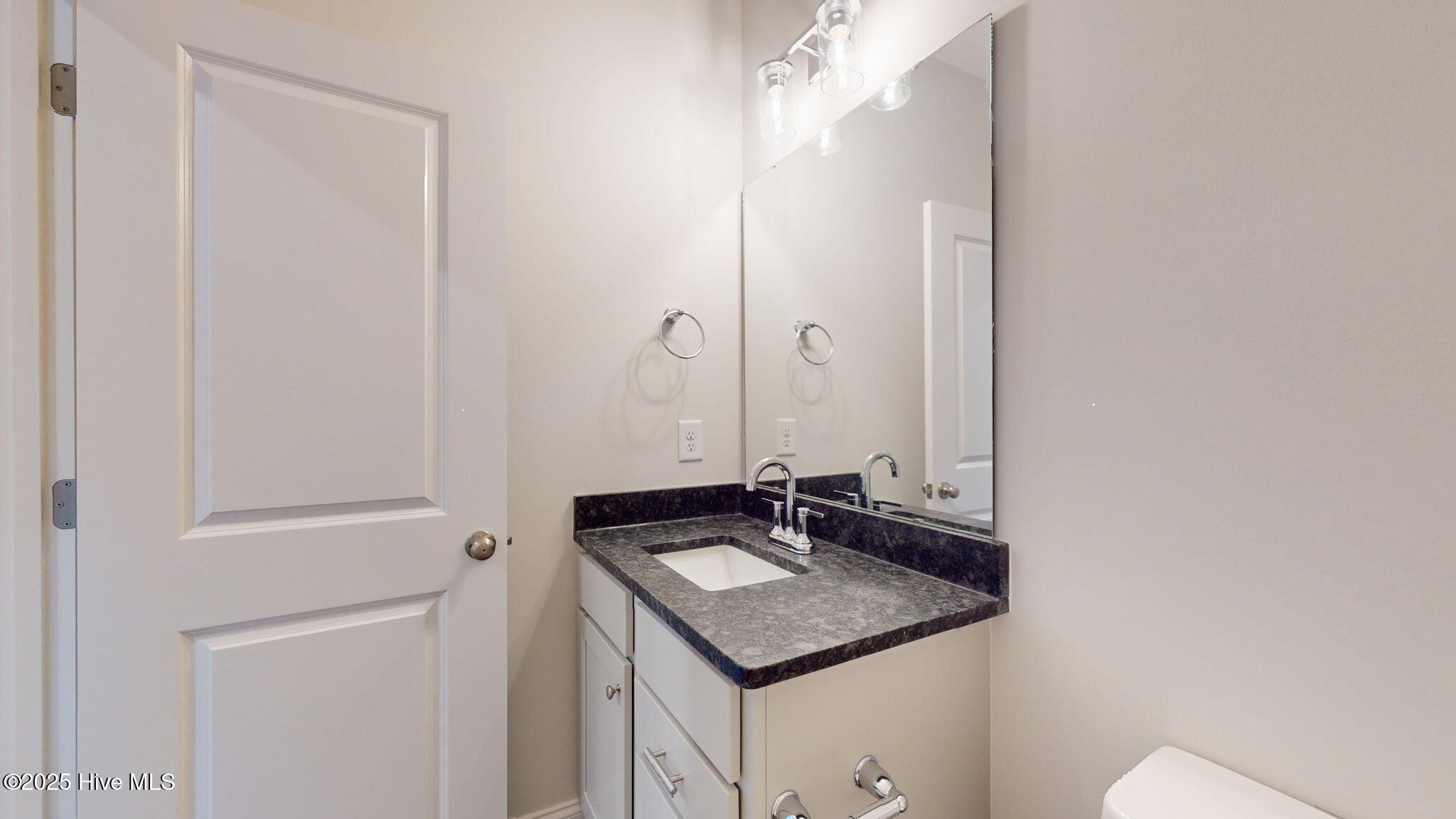 2028 Dartford Drive B Property Photo 7