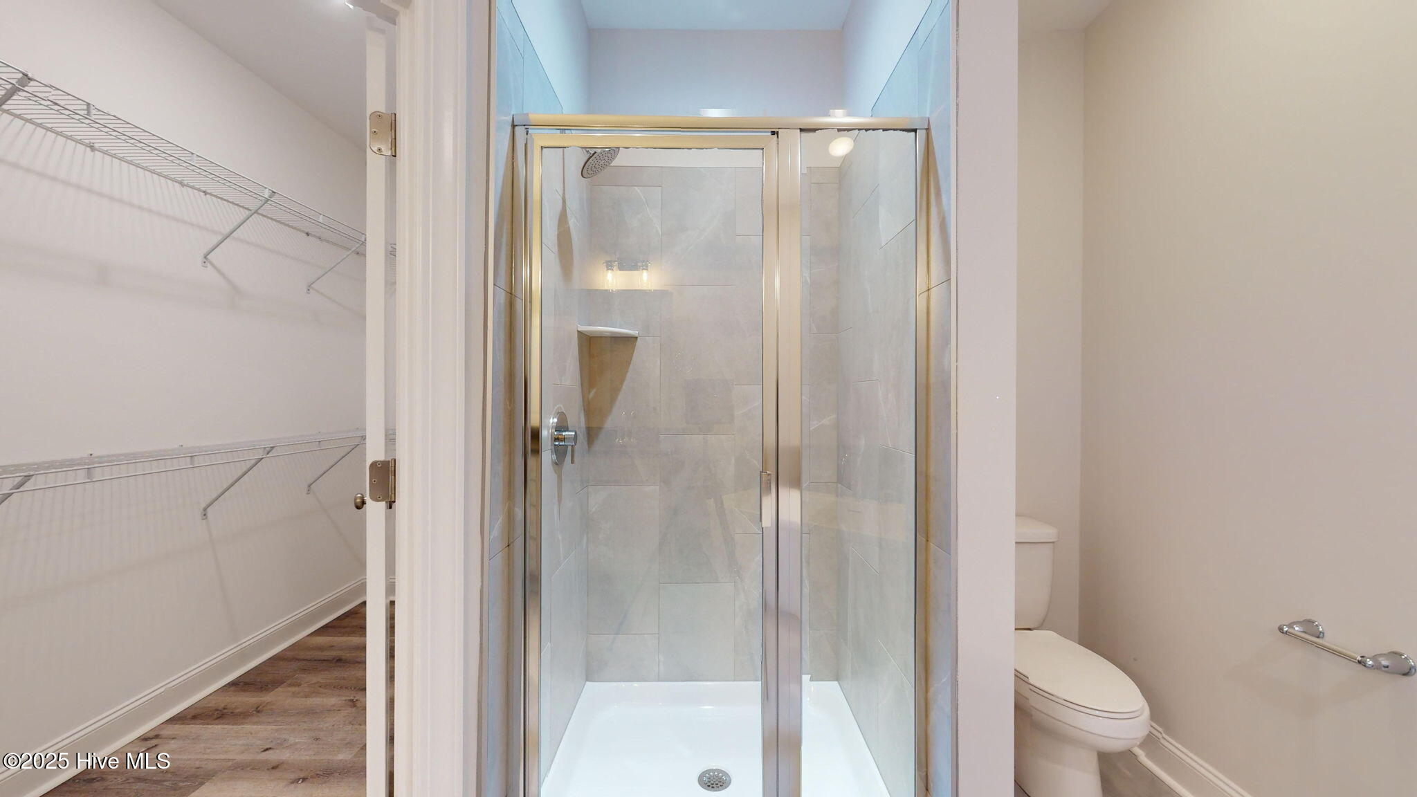 2028 Dartford Drive B Property Photo 17