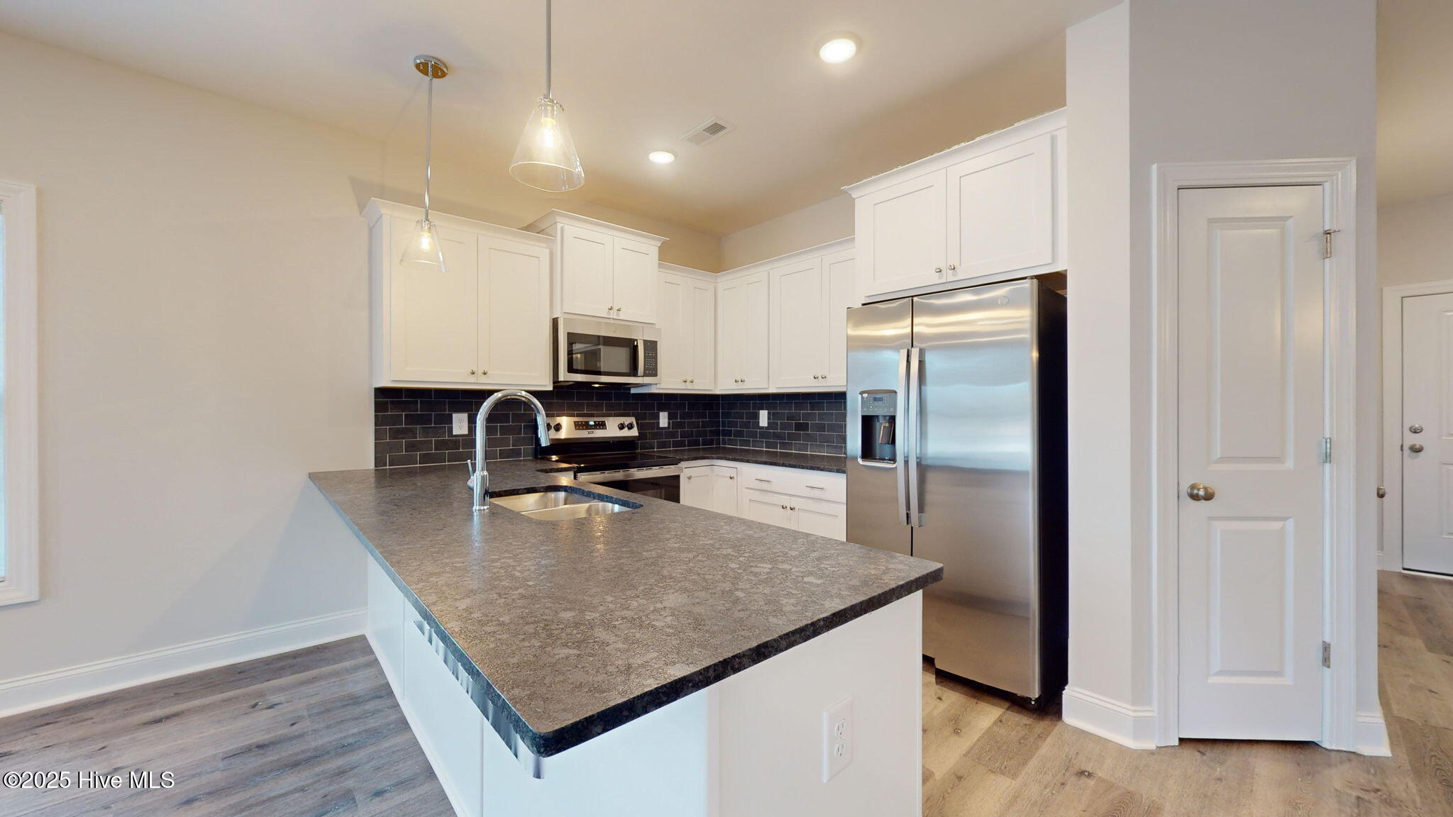 2028 Dartford Drive B Property Photo 19