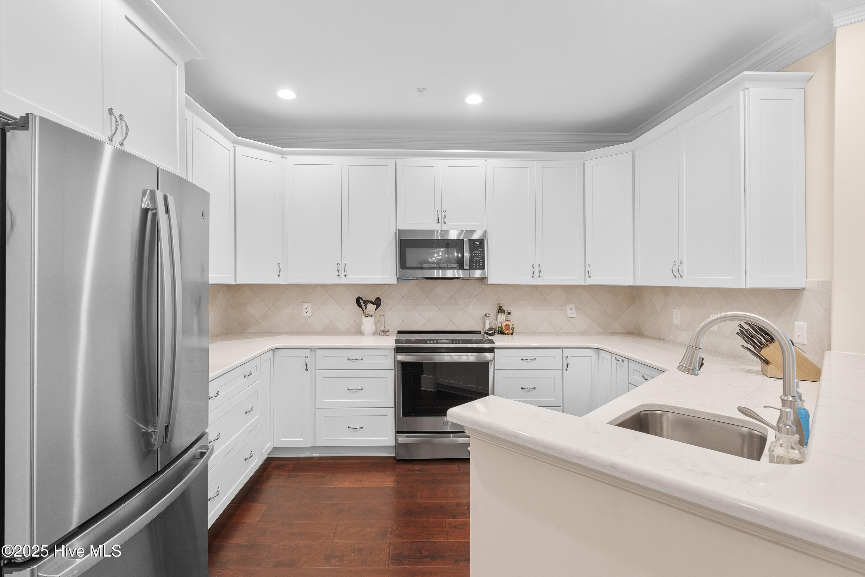 2537 St James Drive Apt 1003 Property Photo 16