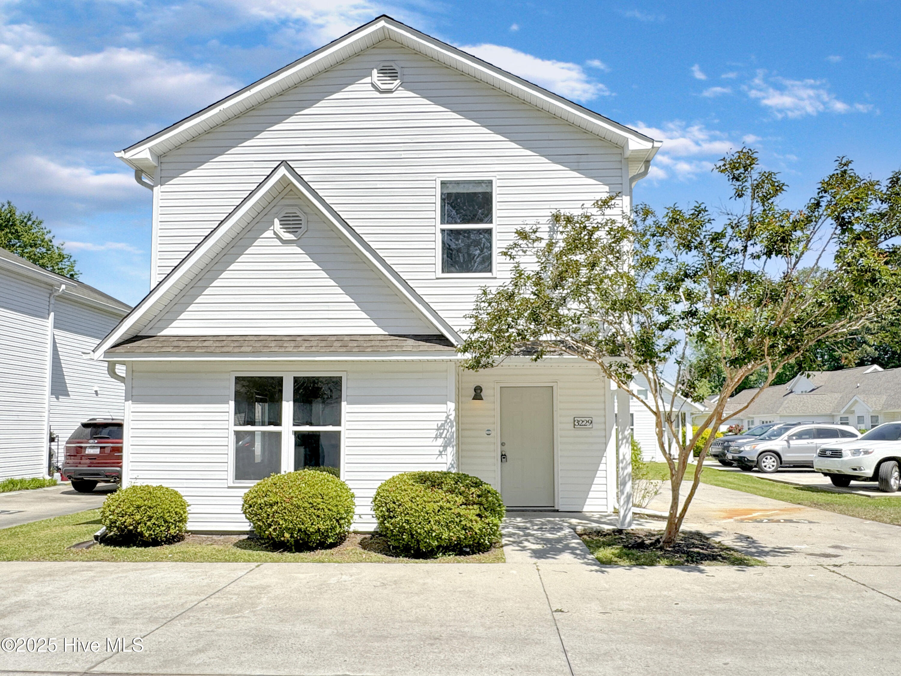 3229 Belmont Circle Property Photo
