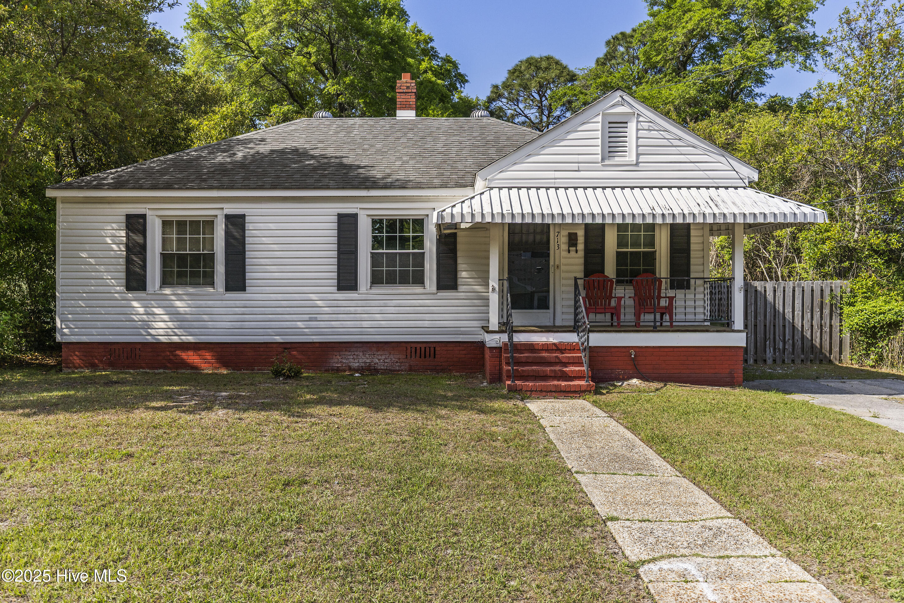 713 Woodlawn Avenue Property Photo 1
