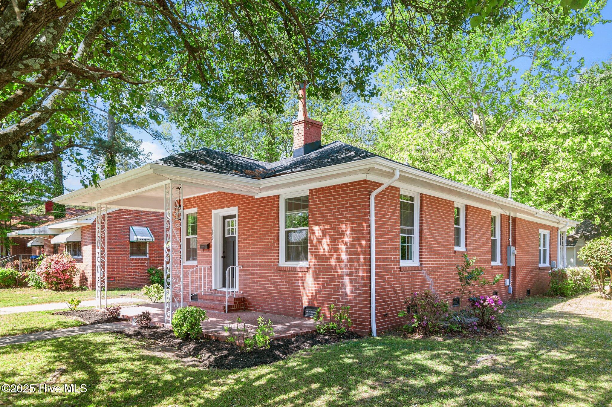 700 S Pine Street Property Photo 3