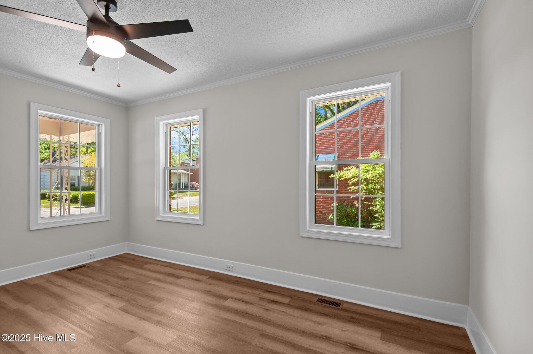 700 S Pine Street Property Photo 8