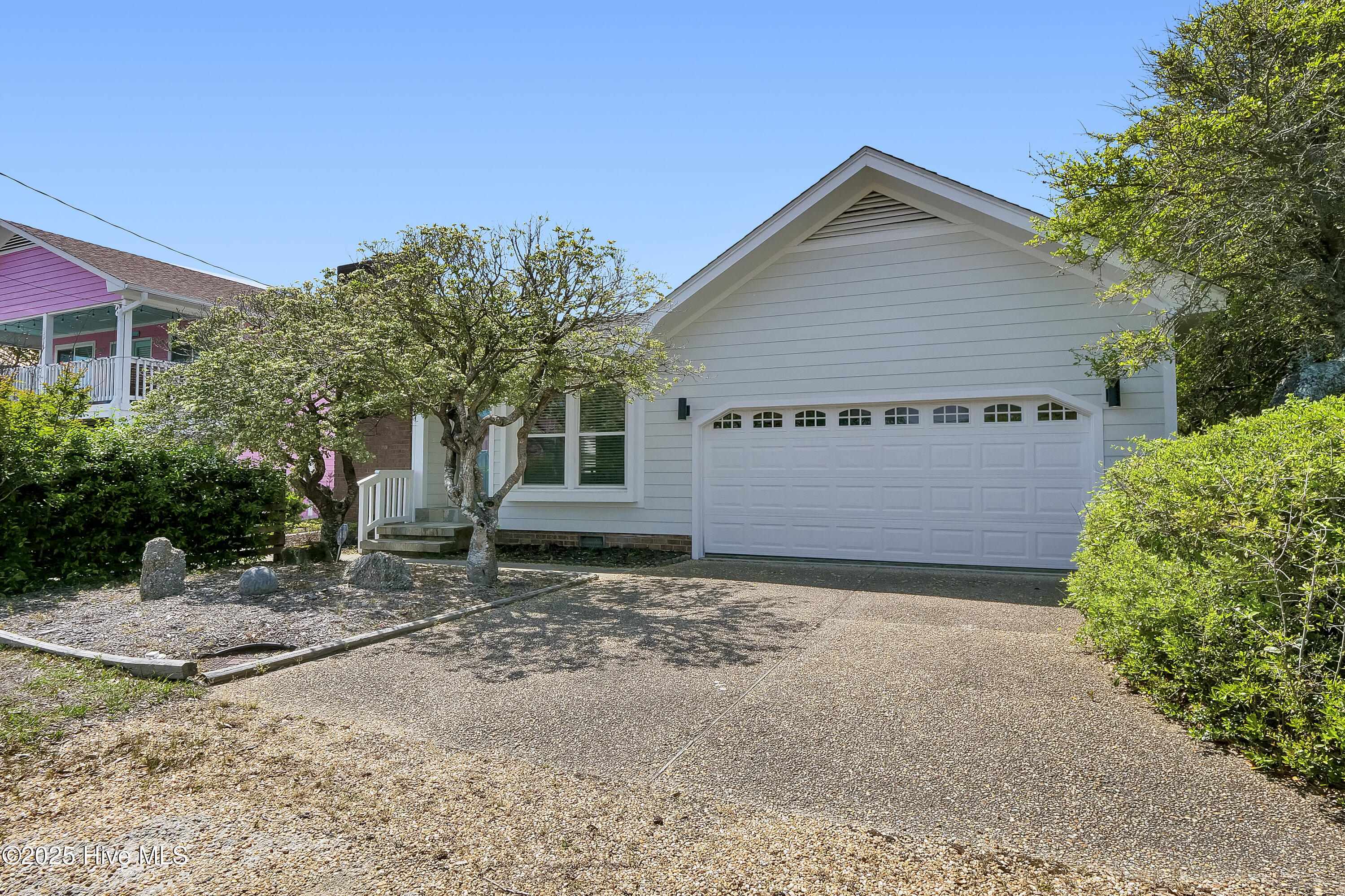 301 E Avenue Property Photo