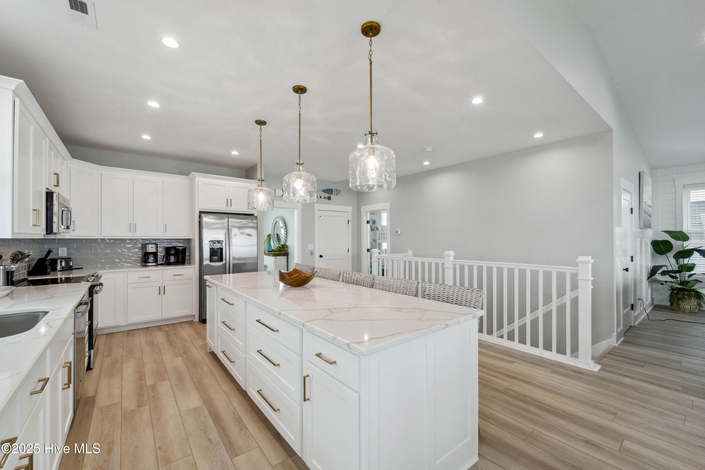 604 S Shore Drive Property Photo 2