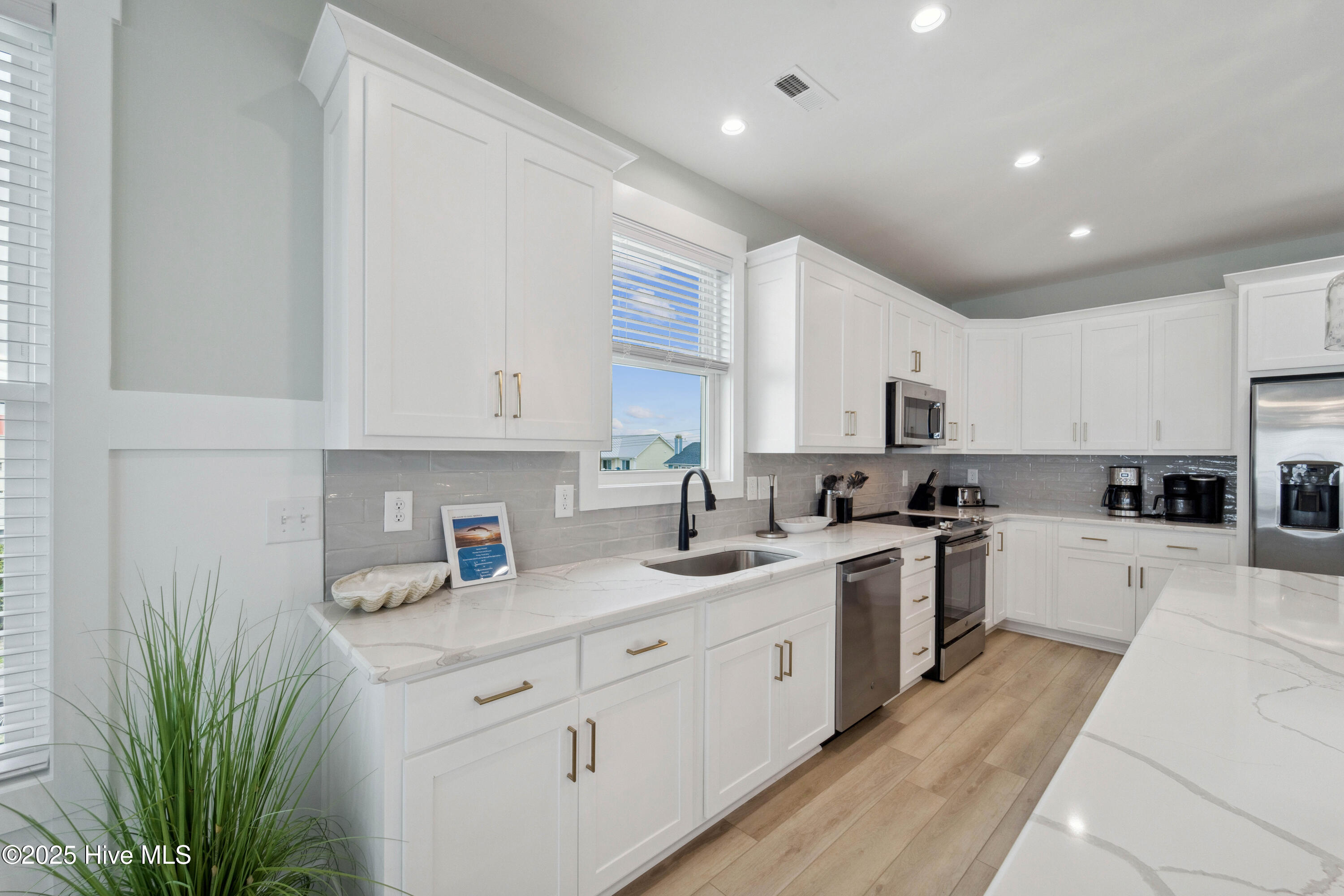 604 S Shore Drive Property Photo 15